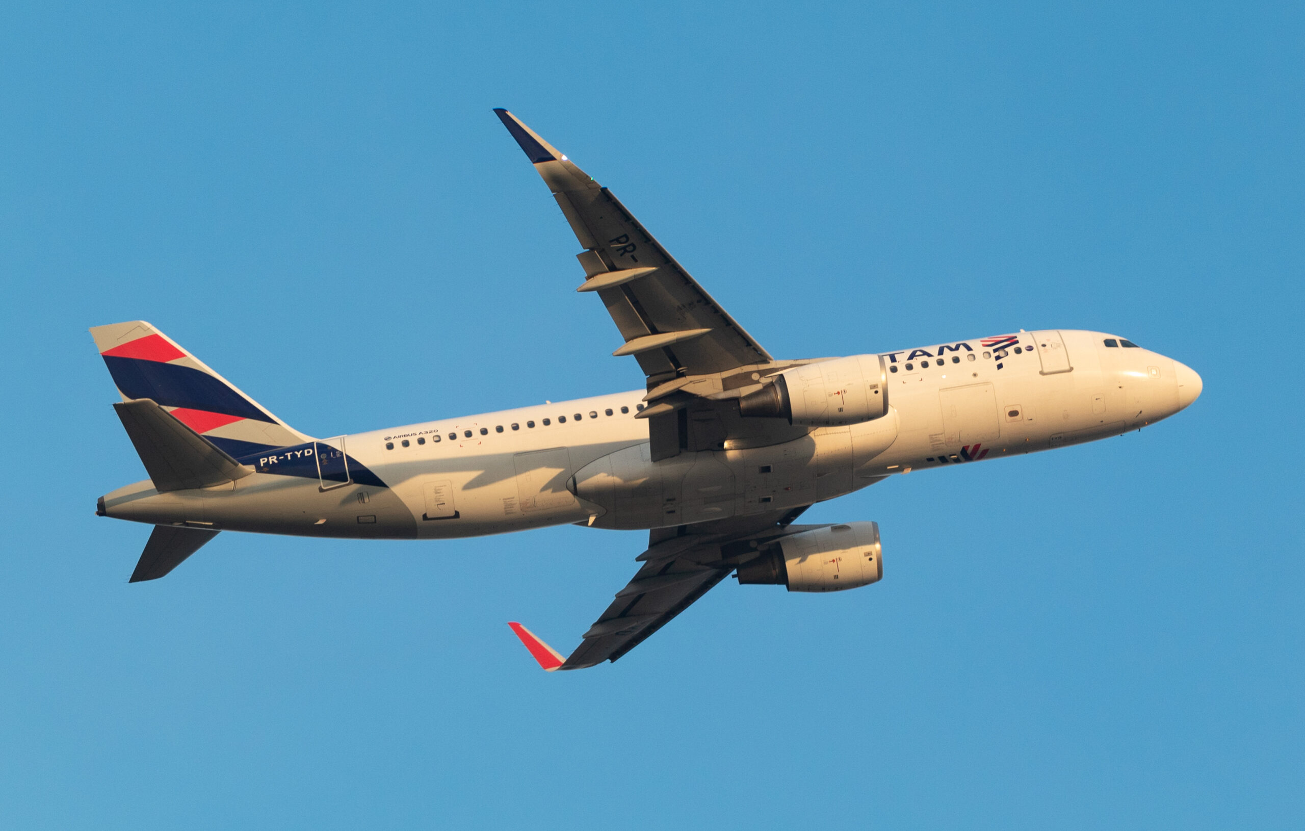 PR-TYD - Airbus A320-212 - LATAM Airlines - Blog do Spotter