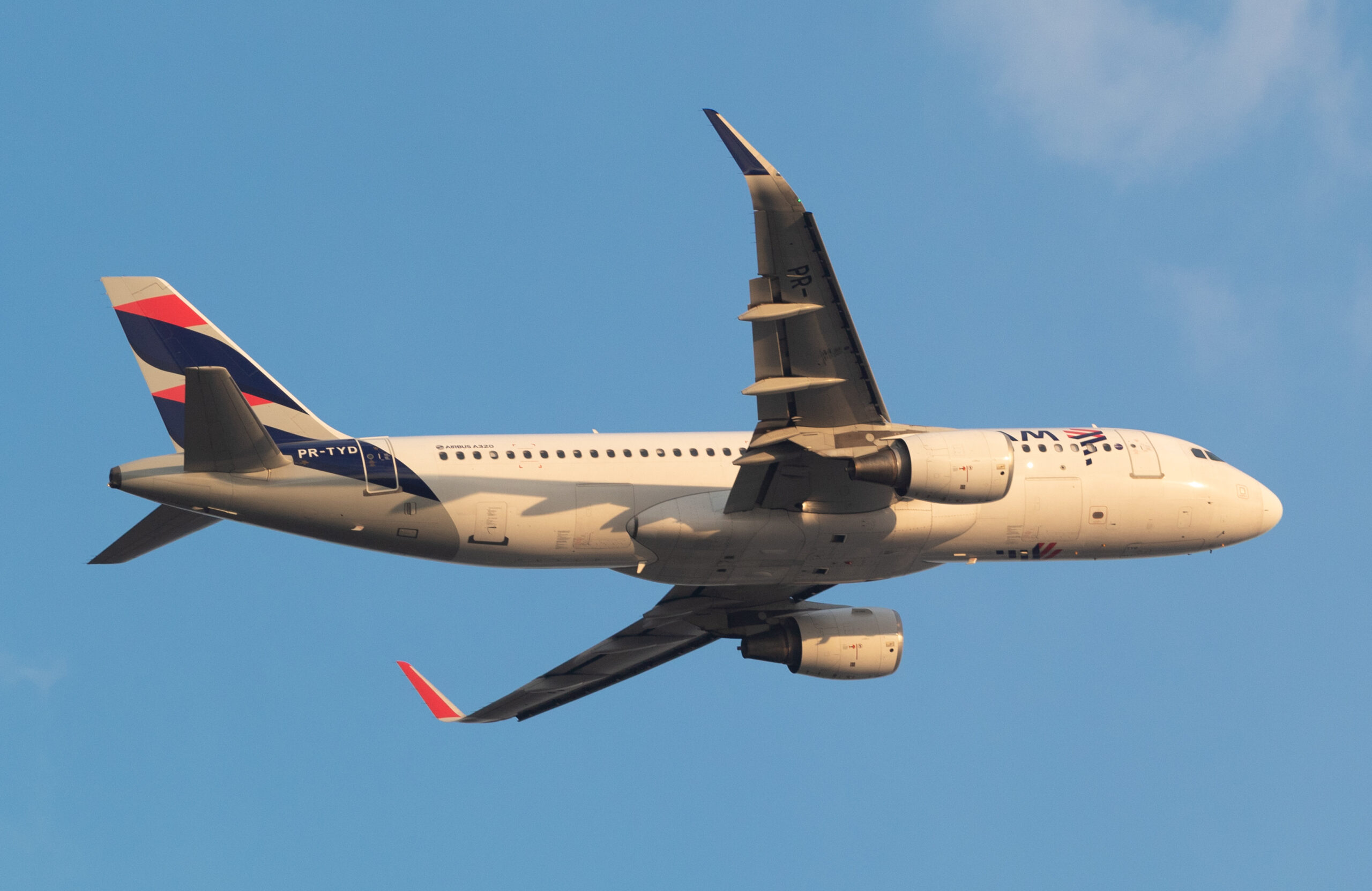 PR-TYD - Airbus A320-212 - LATAM Airlines - Blog do Spotter