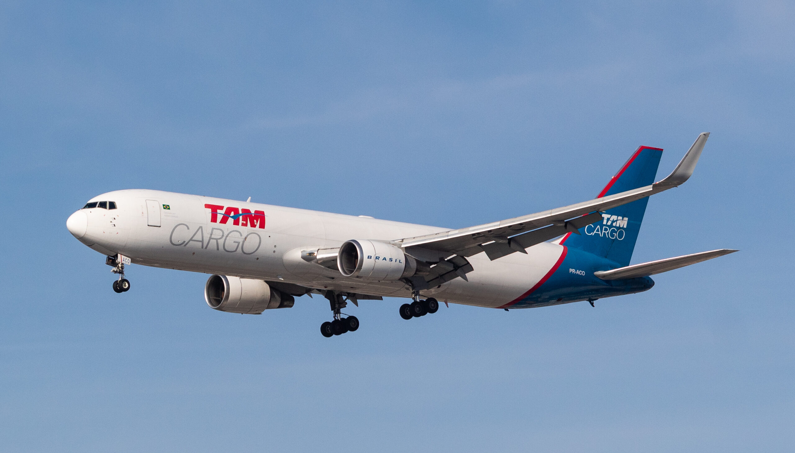 Por que empresas cargueiras voam em aviões antigos? - PR-ACO Boeing 767 LATAM Cargo
