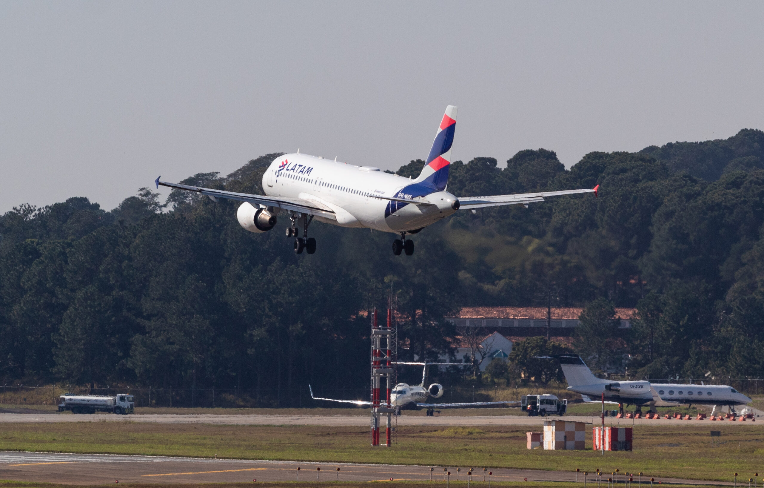 PR-MHK - Airbus A320-214 - LATAM Airlines - Blog do Spotter