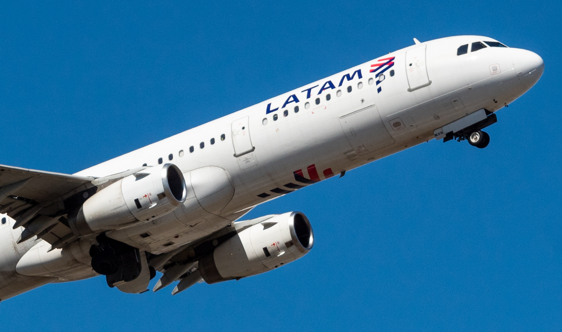 PT-MXN - Airbus A321-231 - LATAM Airlines - Blog do Spotter