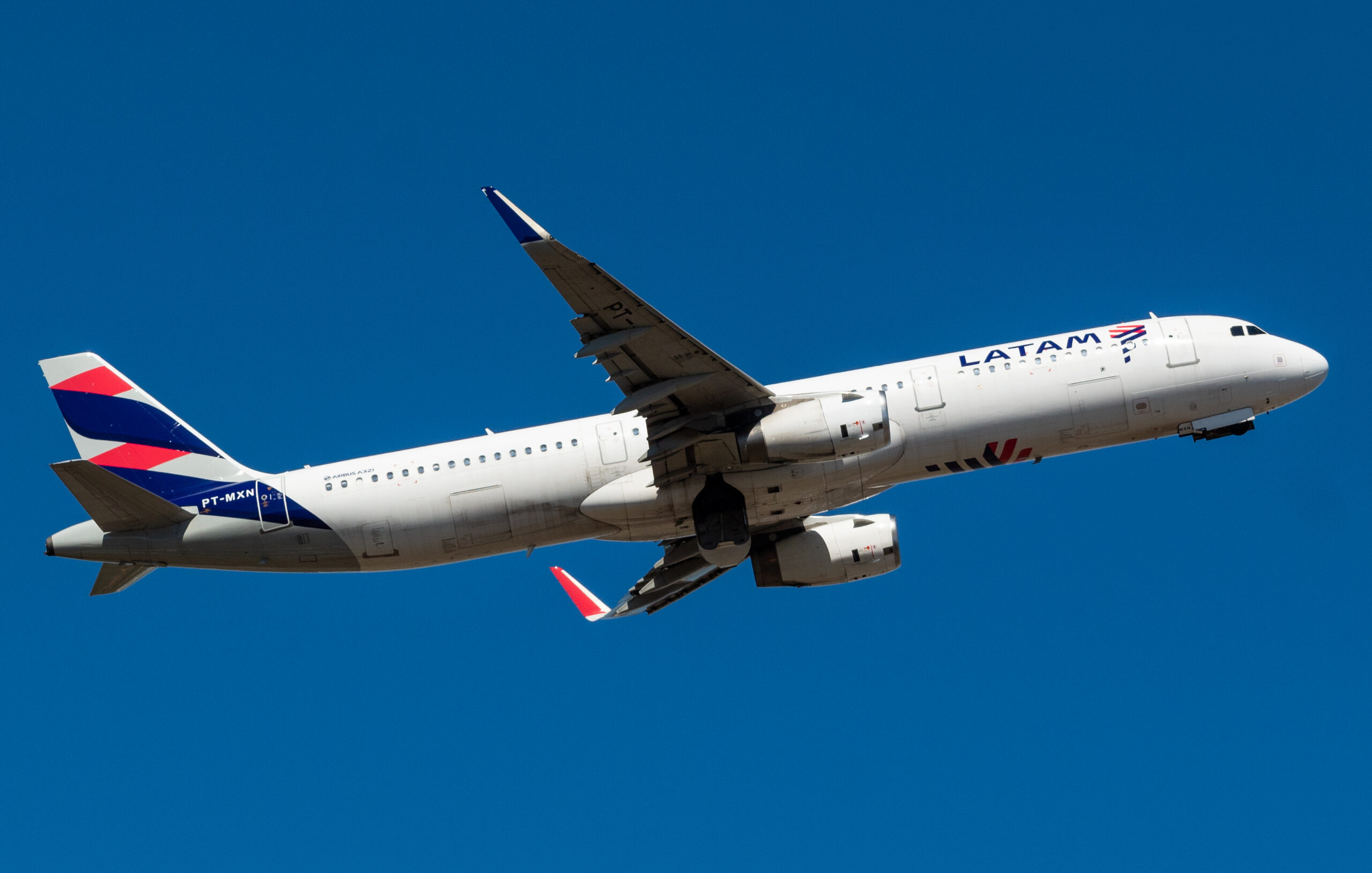 PT-MXN - Airbus A321-231 - LATAM Airlines - Blog do Spotter