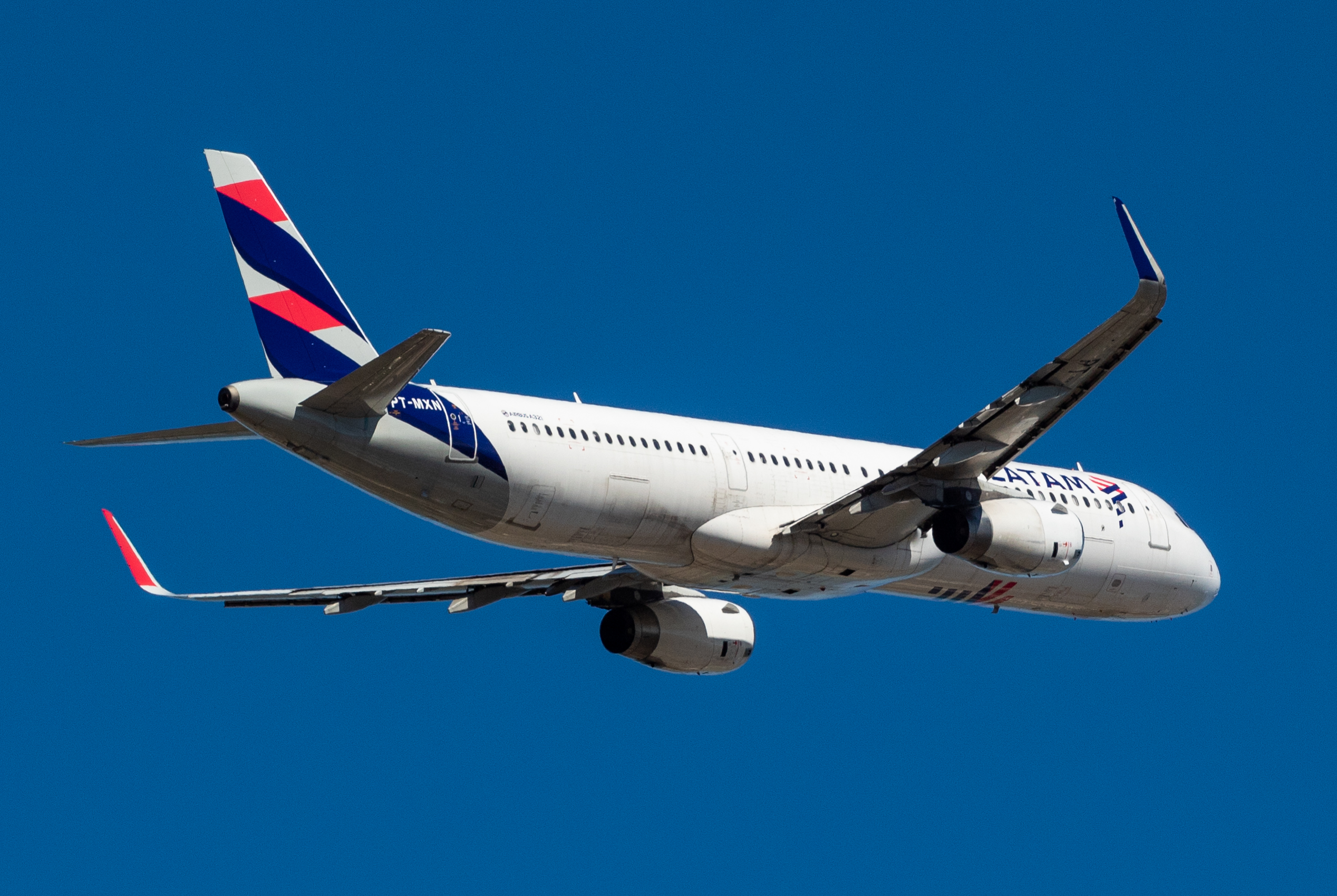 PT-MXN - Airbus A321-231 - LATAM Airlines - Blog do Spotter