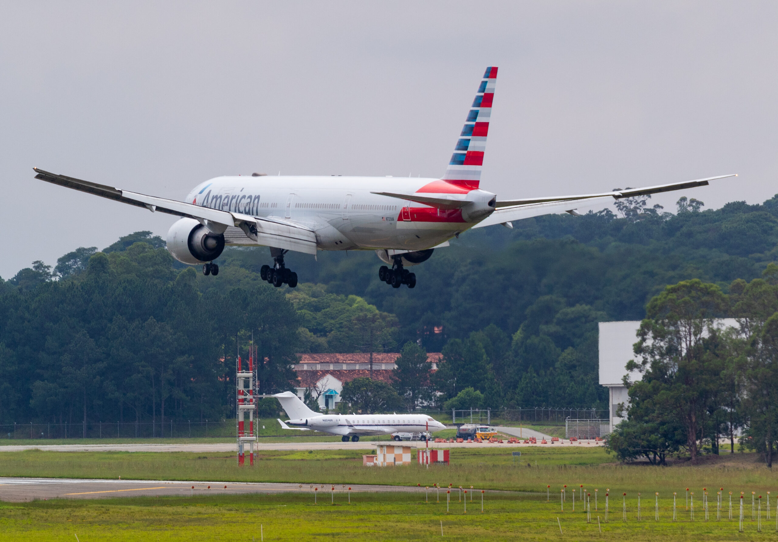 N723AN – Boeing 777-323ER – American Airlines - Blog do Spotter