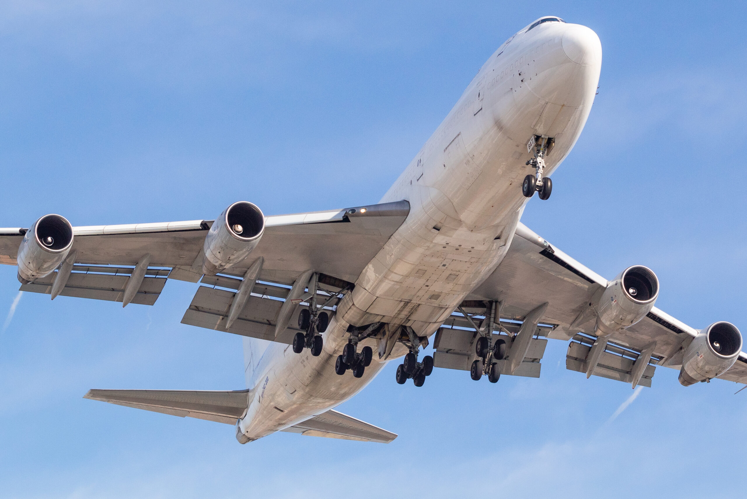 Por que empresas cargueiras voam em aviões antigos? ER-BAT FlyPro Boeing 747-200