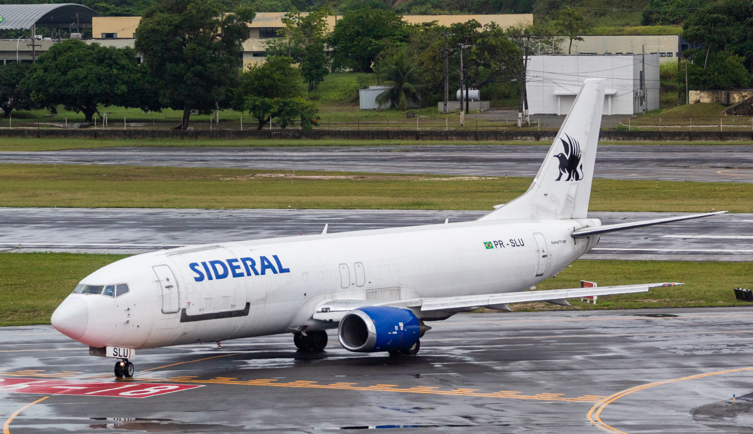 PR-SLU – Boeing 737-4Y0(SF) – Sideral - Blog do Spotter