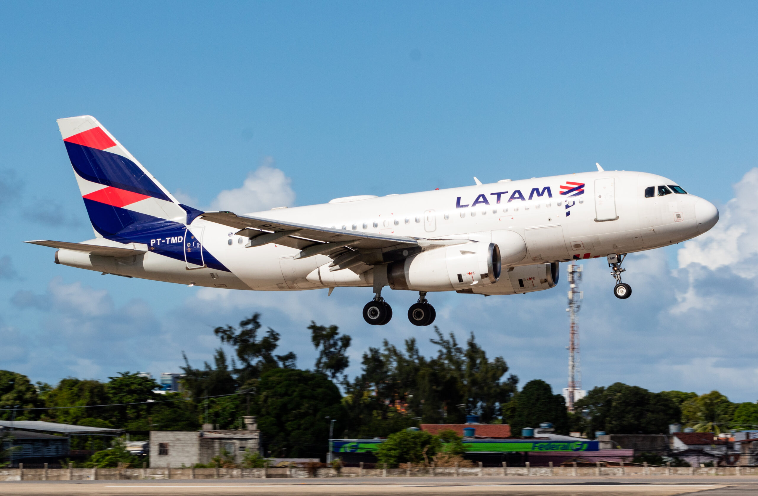 PT-TMD - Airbus A319-132 - LATAM Airlines - Blog do Spotter
