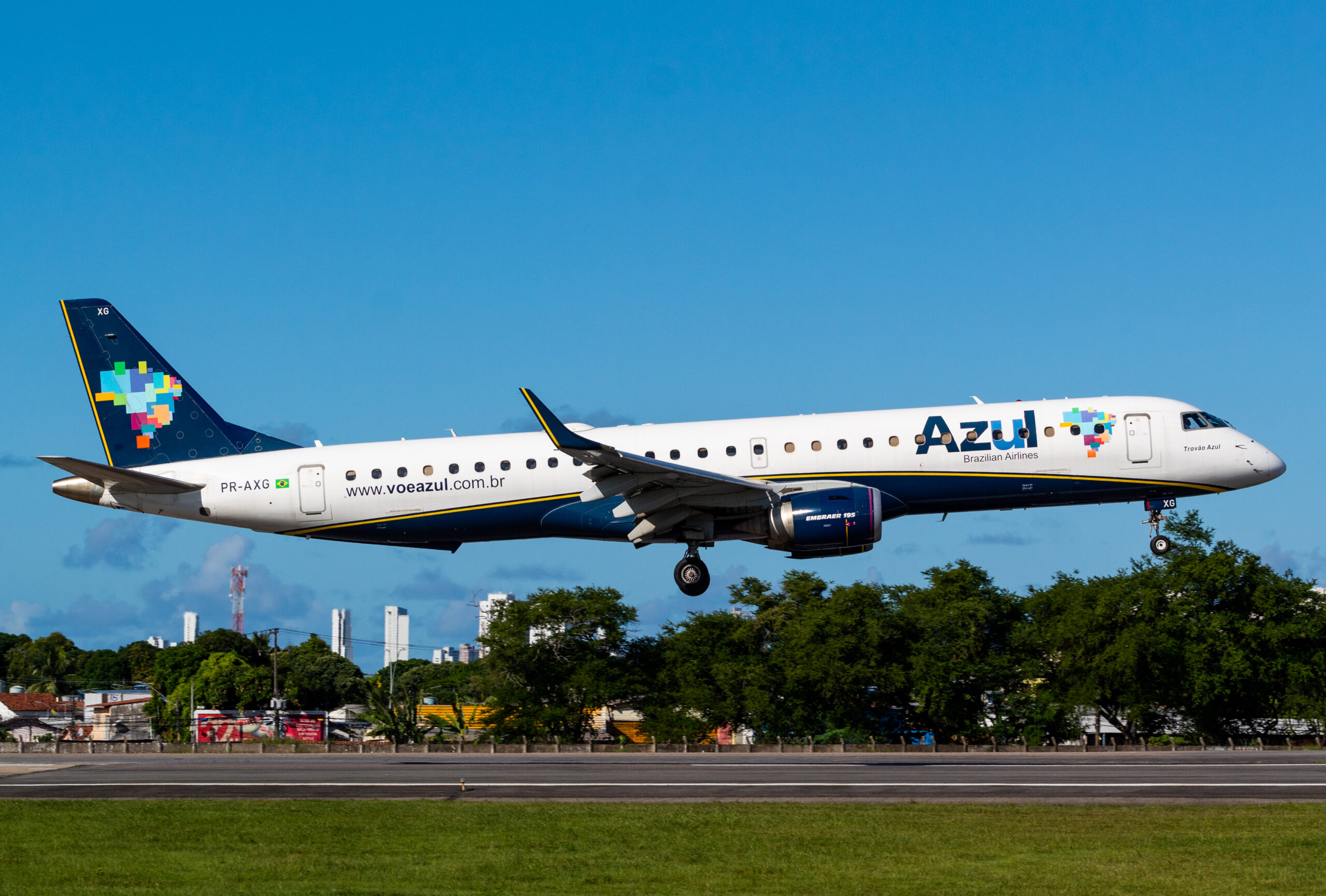 PR-AXG – Embraer 195 – Azul Linhas Aéreas - Blog do Spotter