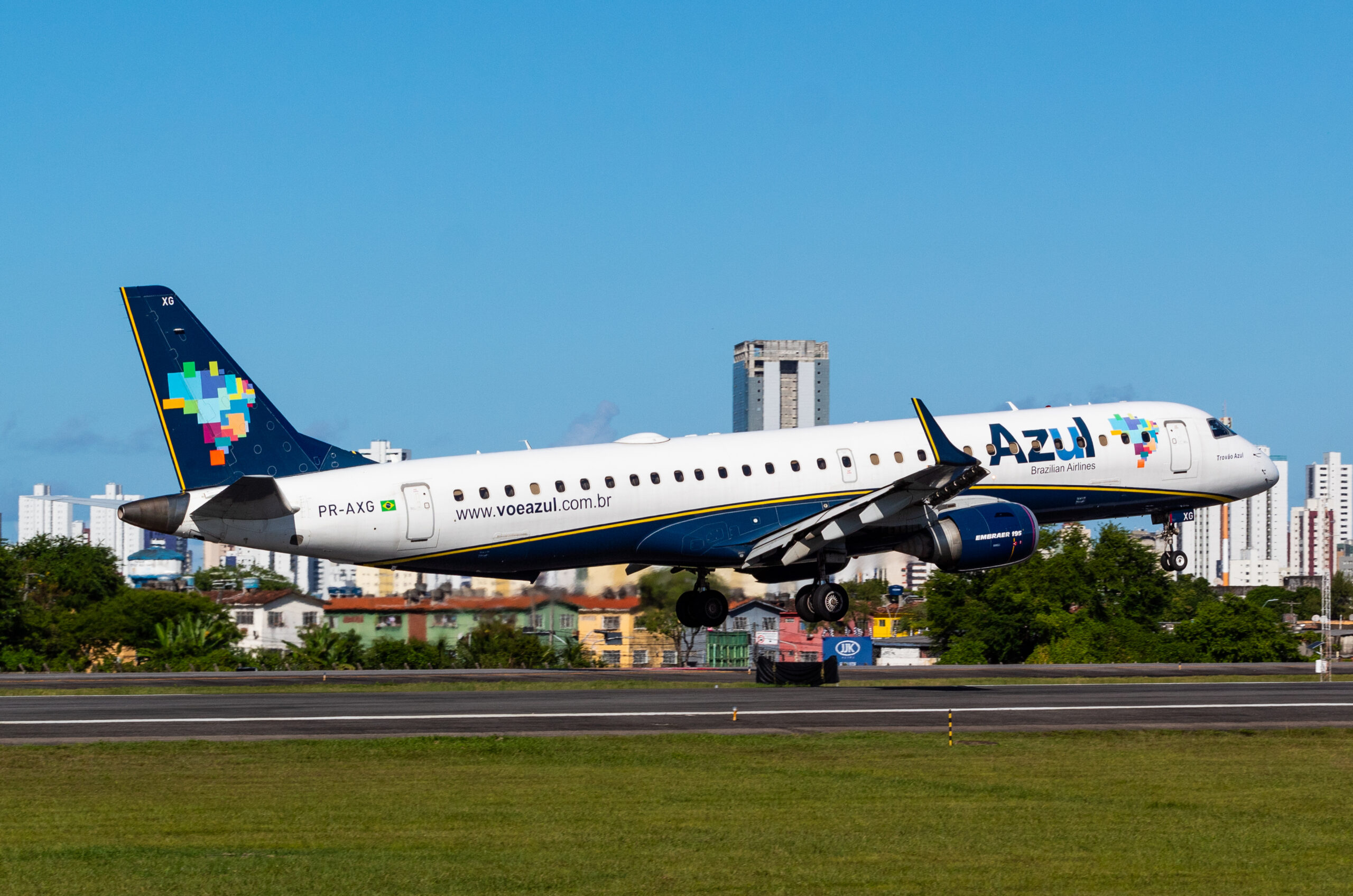 PR-AXG – Embraer 195 – Azul Linhas Aéreas - Blog do Spotter