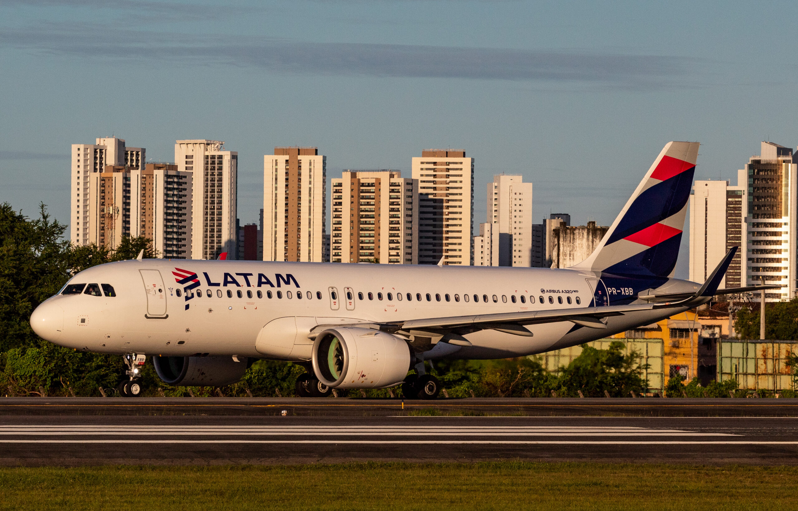 PR-XBB - Airbus A320 NEO - LATAM Airlines - Blog do Spotter