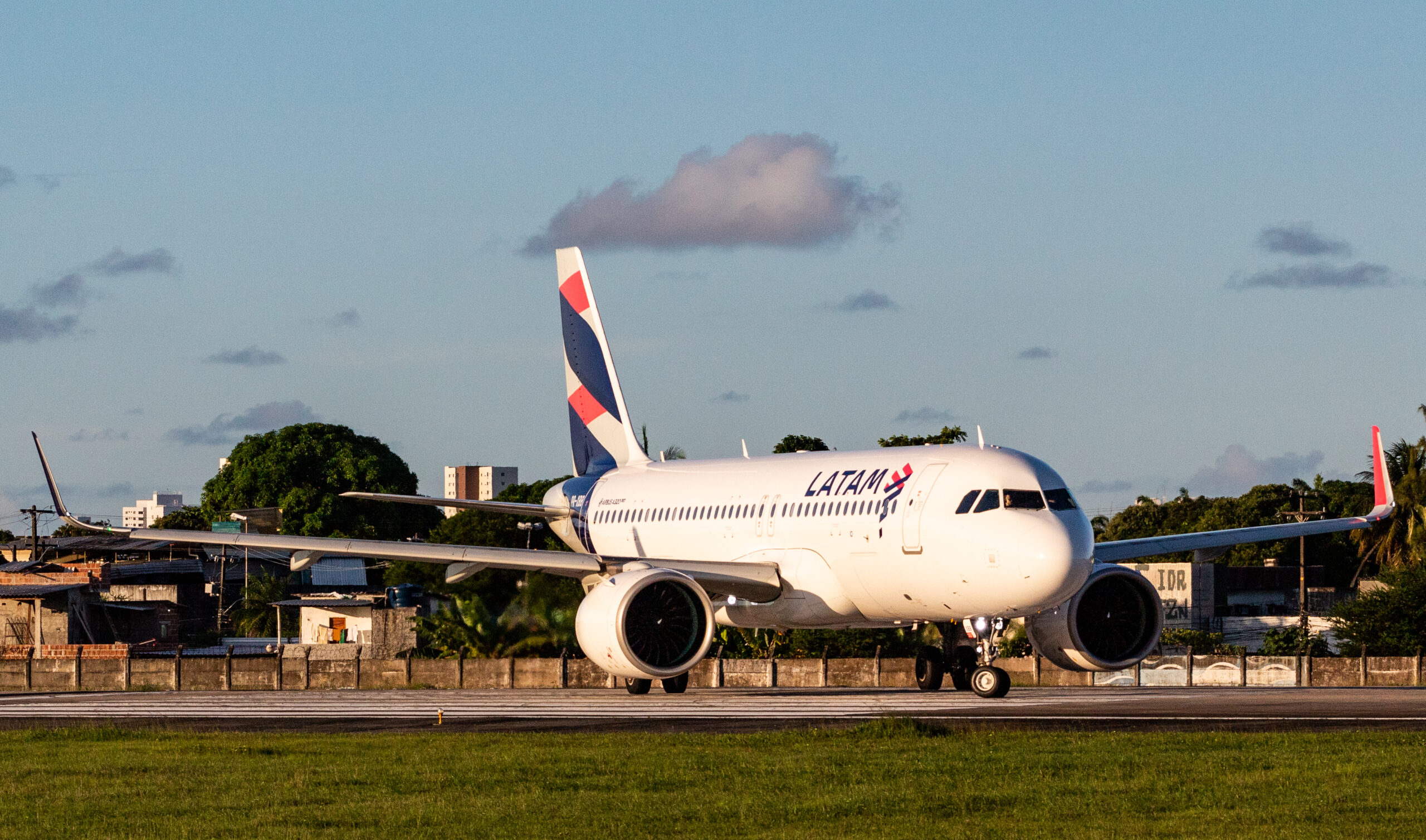 PR-XBB - Airbus A320 NEO - LATAM Airlines - Blog do Spotter