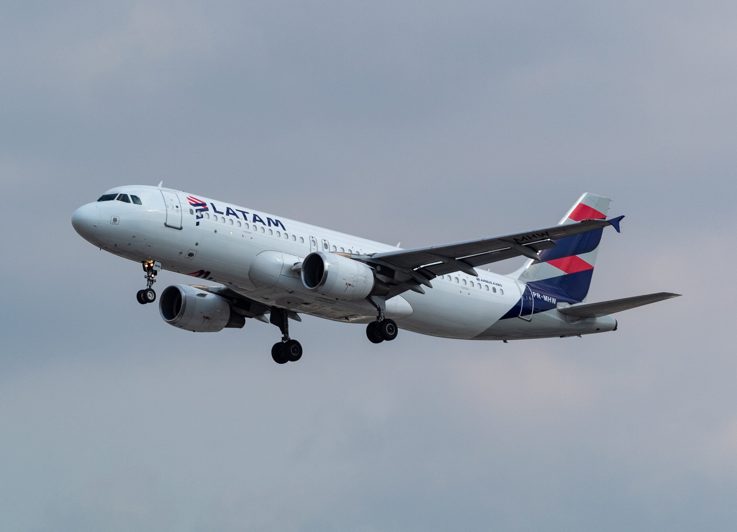 PR-MHW – Airbus A320-214 – LATAM Airlines