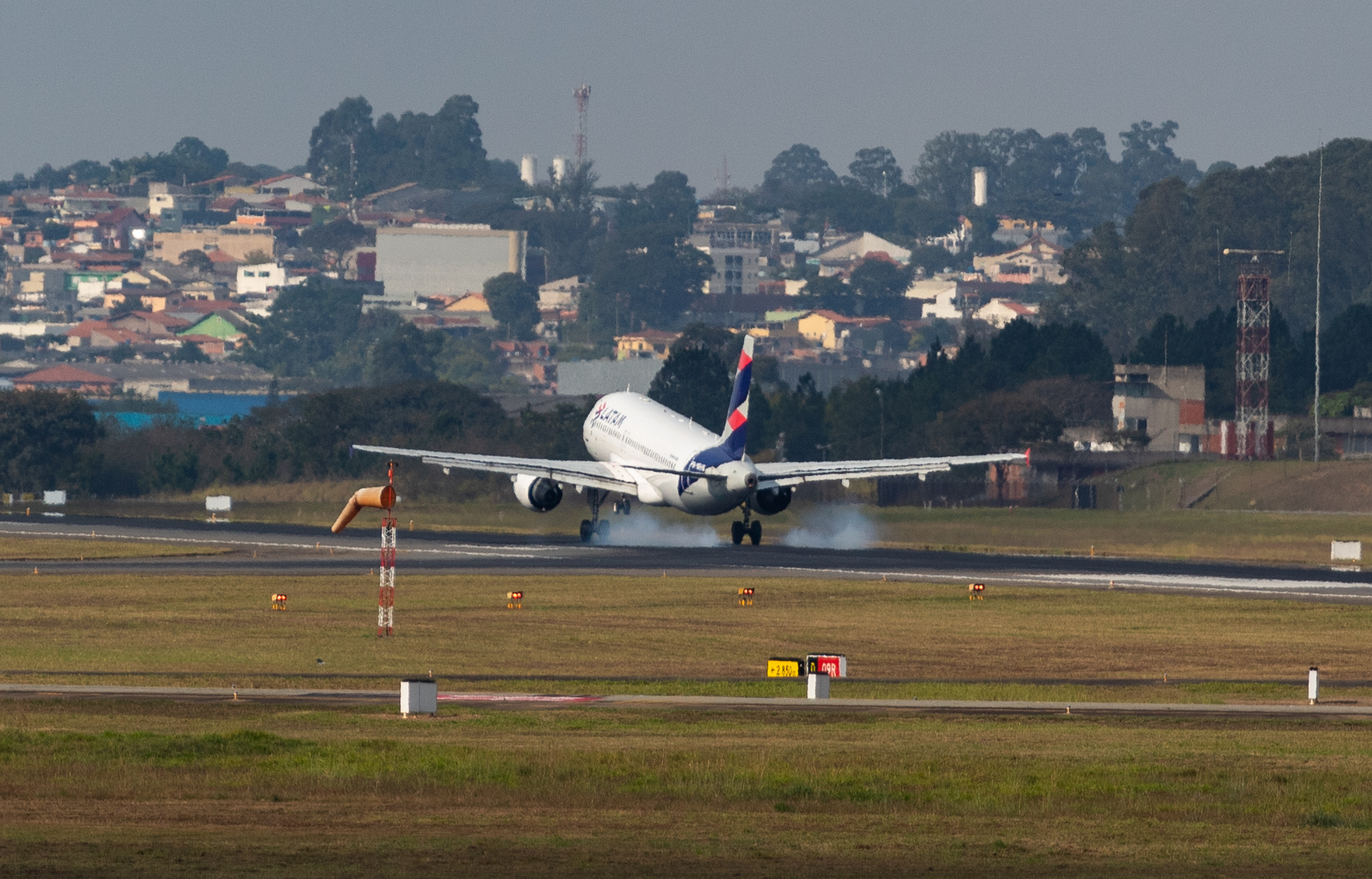 PR-MHW - Airbus A320-214 - LATAM Airlines - Blog do Spotter