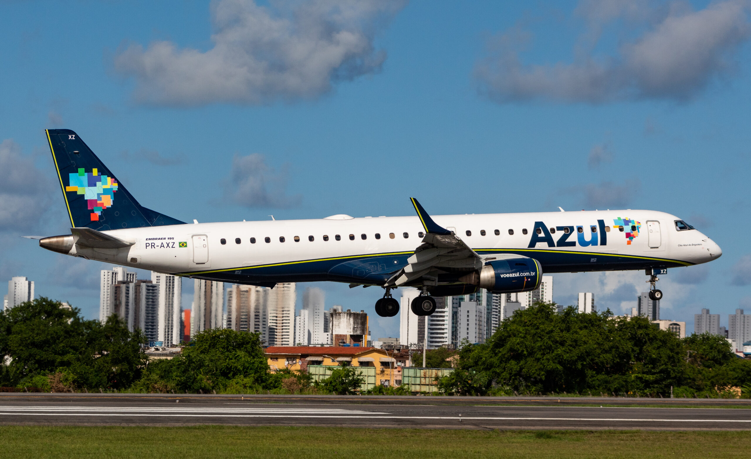 PR-AXZ - Embraer 195 - Azul Linhas Aéreas - Blog do Spotter