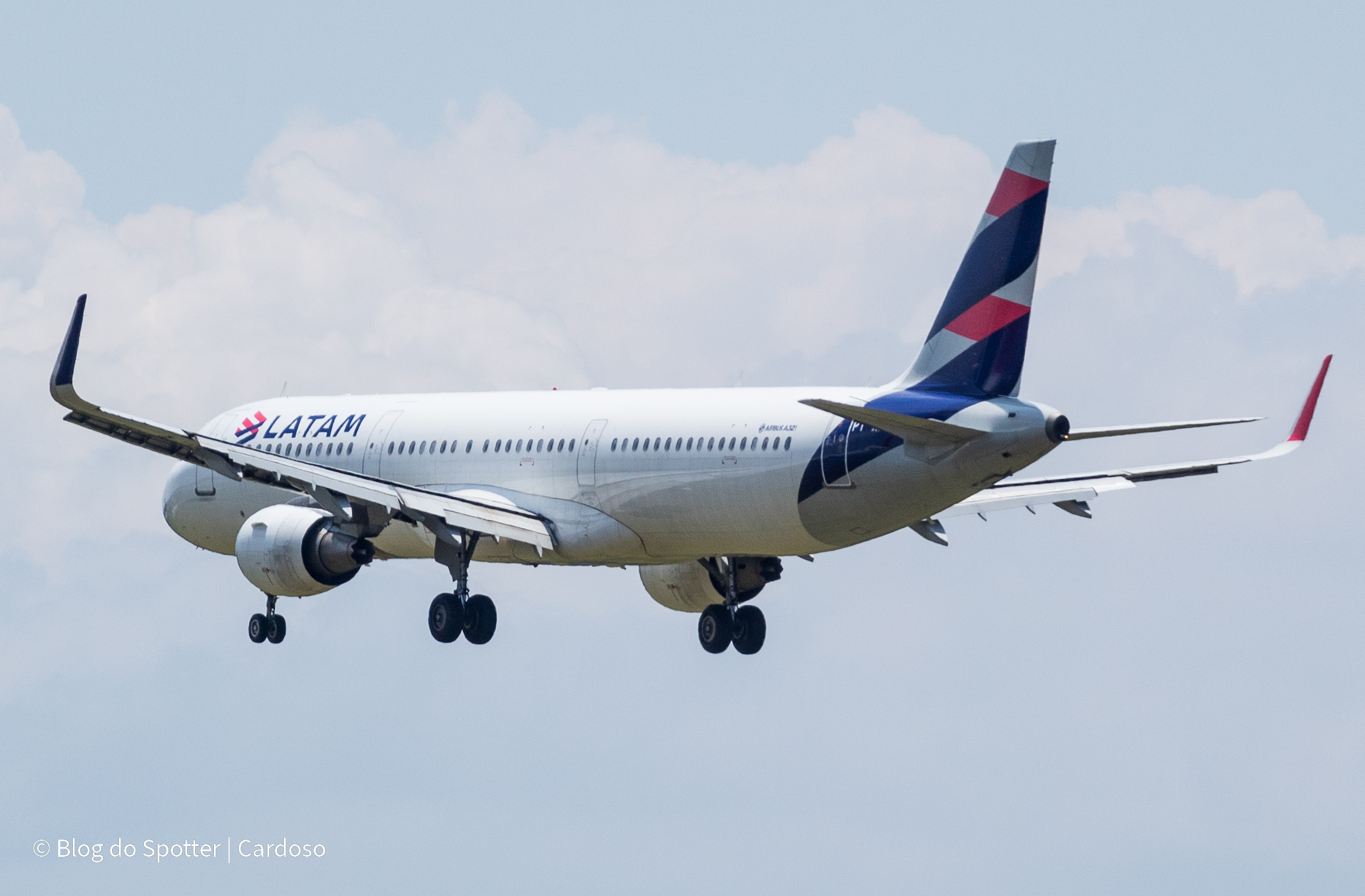 PT-XPB - Airbus A321-211 - LATAM Airlines