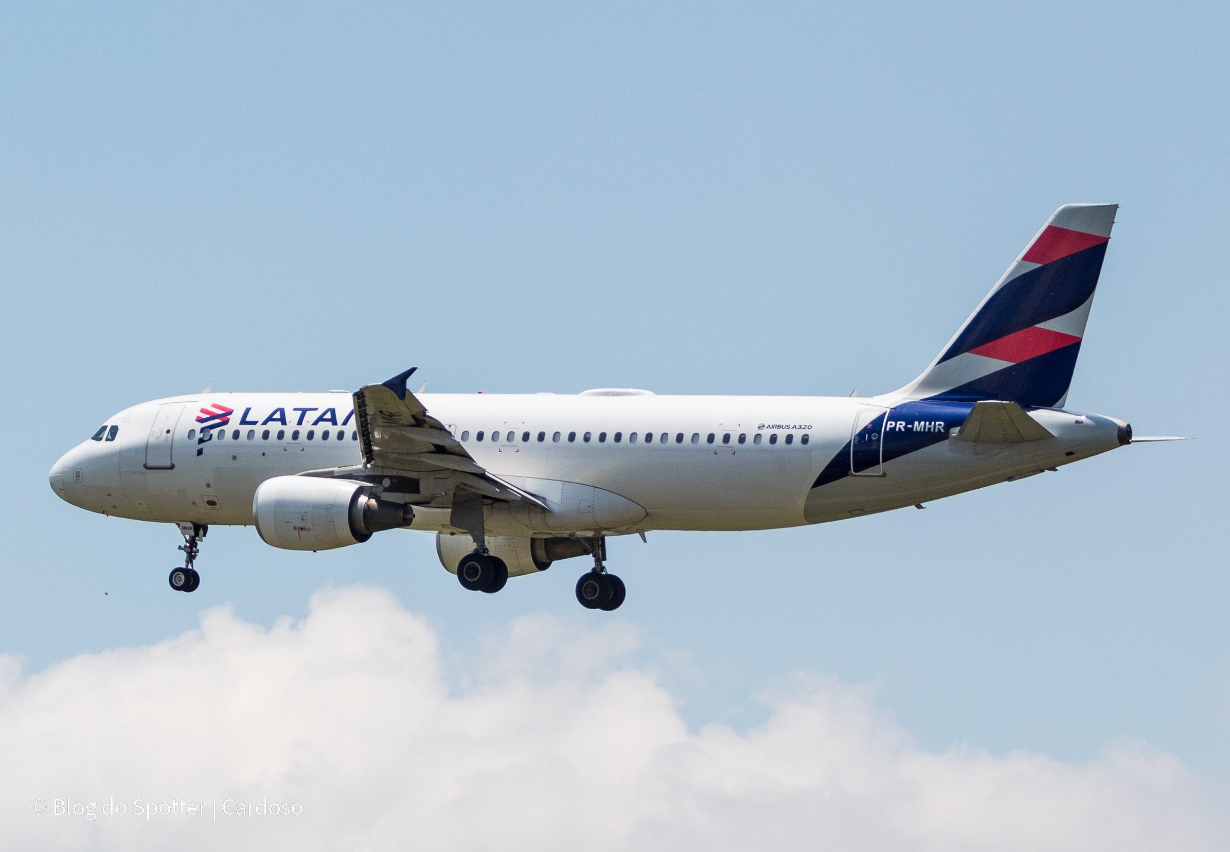 PR-MHR - Airbus A320-214 - LATAM Airlines