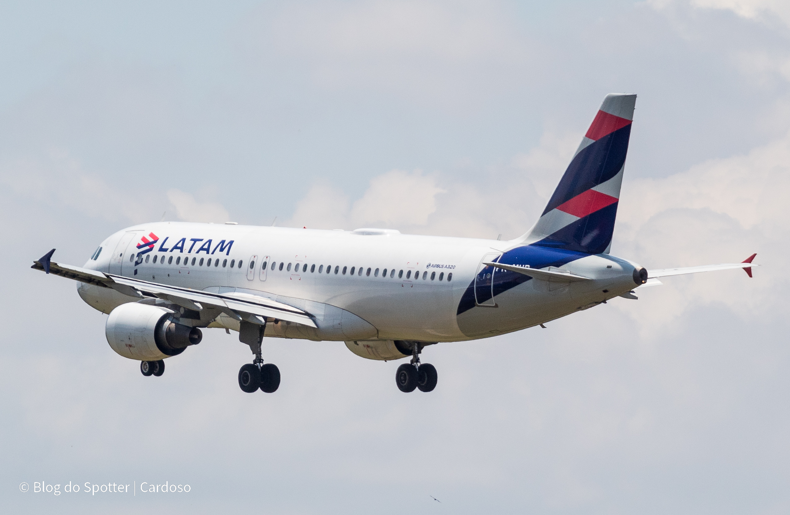 PR-MHR - Airbus A320-214 - LATAM Airlines