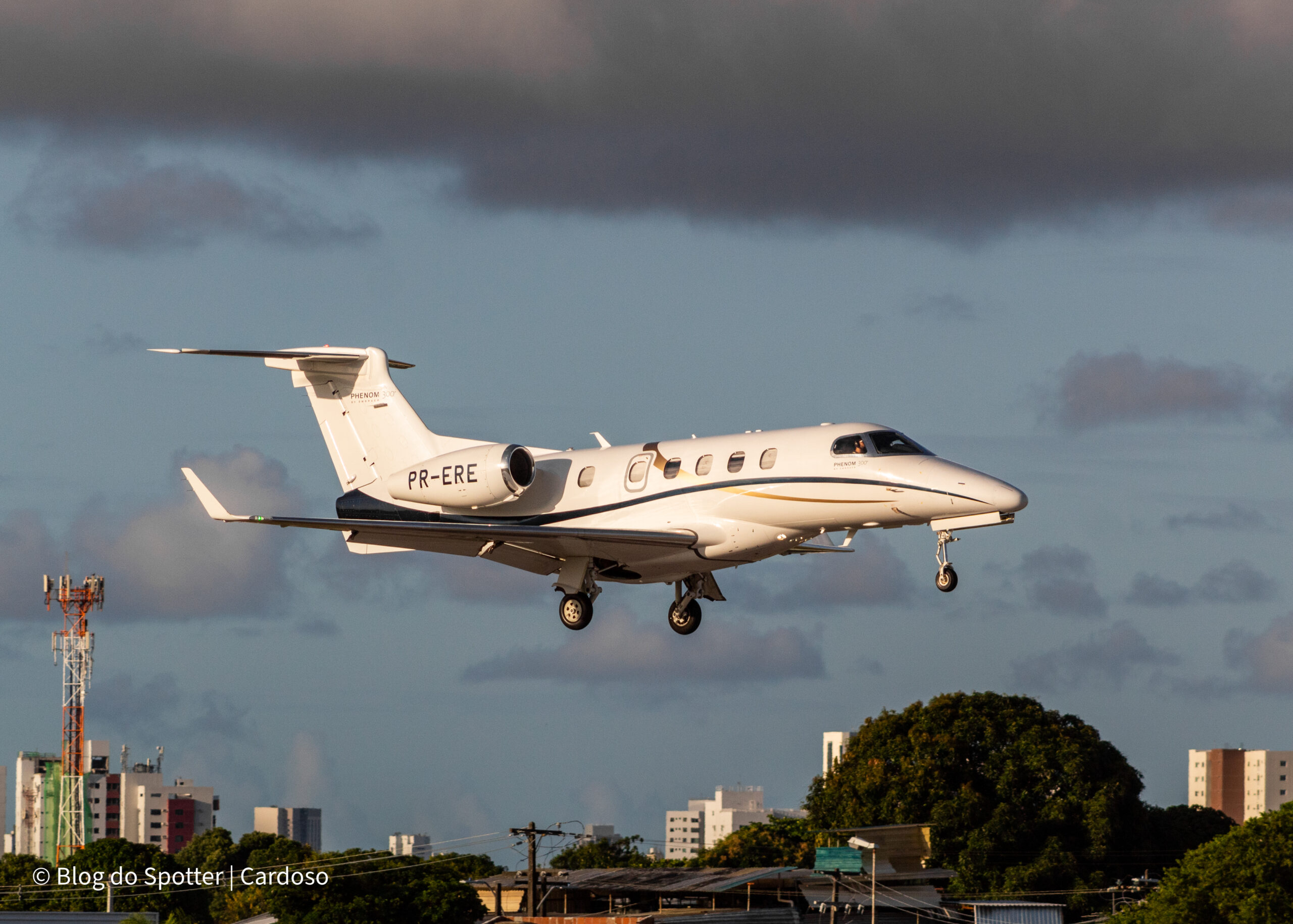 PR-ERE – Embraer Phenom 300 – Aviação Geral - Blog do Spotter