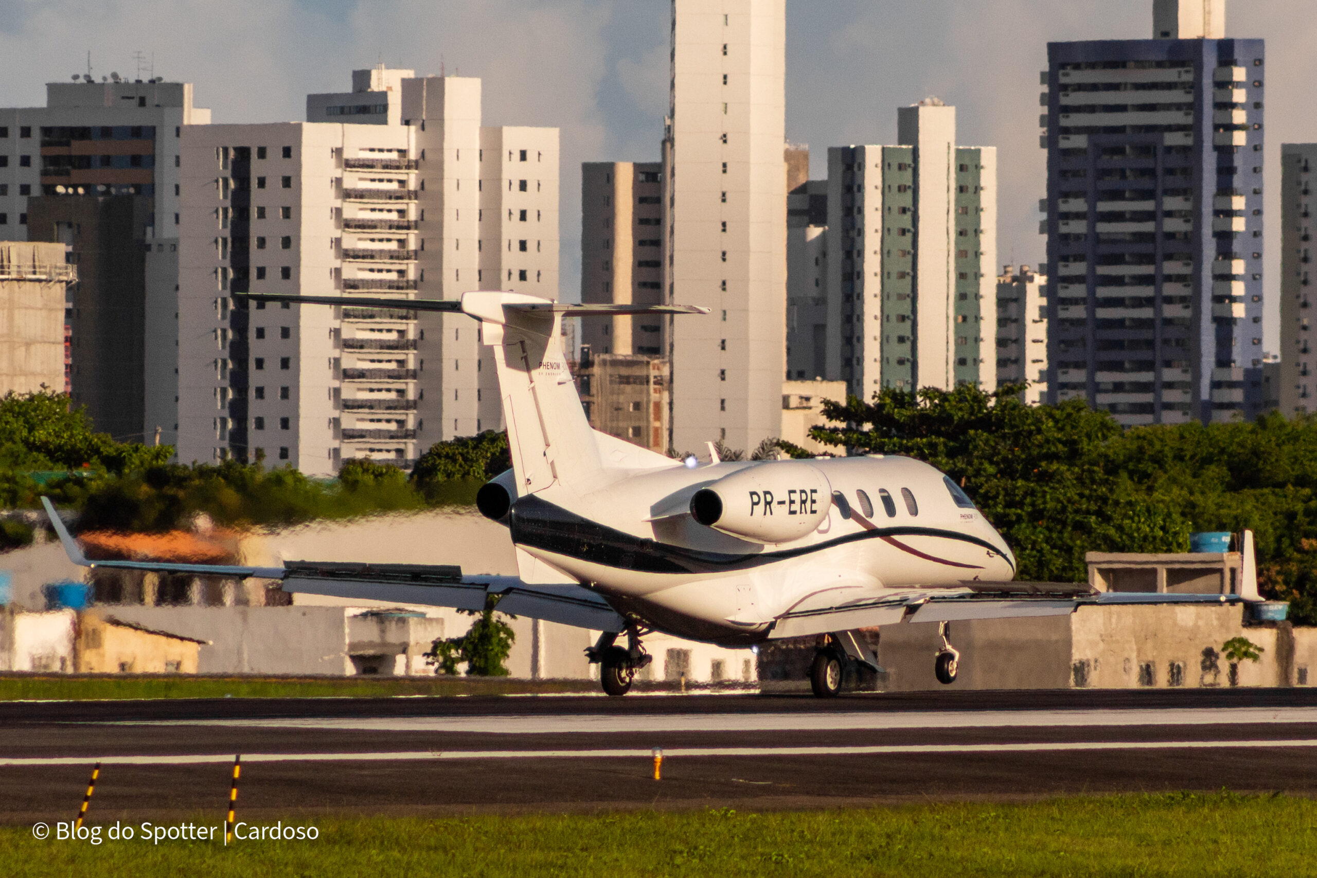 PR-ERE – Embraer Phenom 300 – Aviação Geral - Blog do Spotter