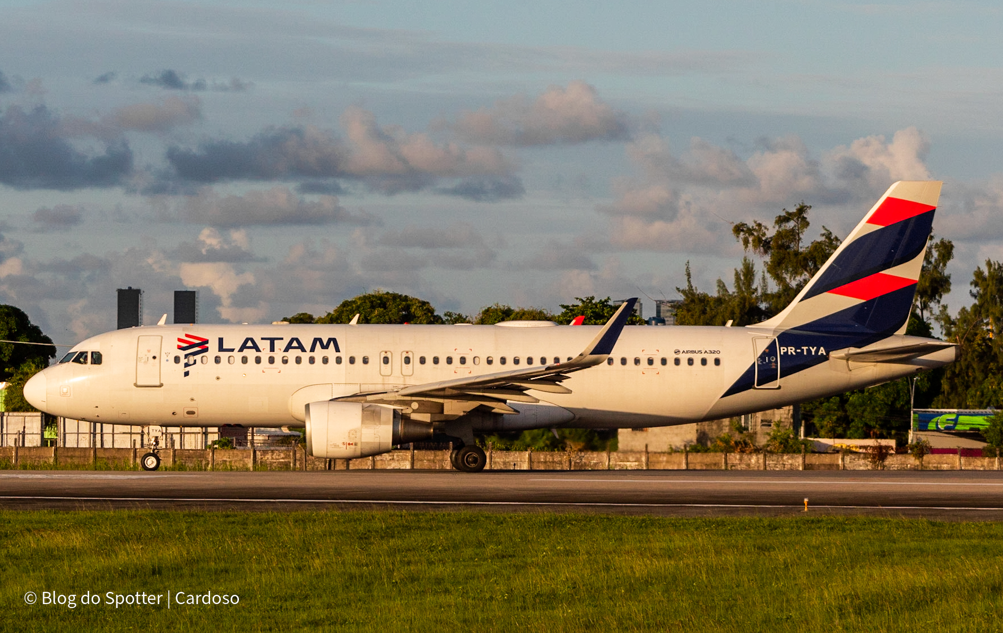 PR-TYA - Airbus A320-214 - LATAM Airlines