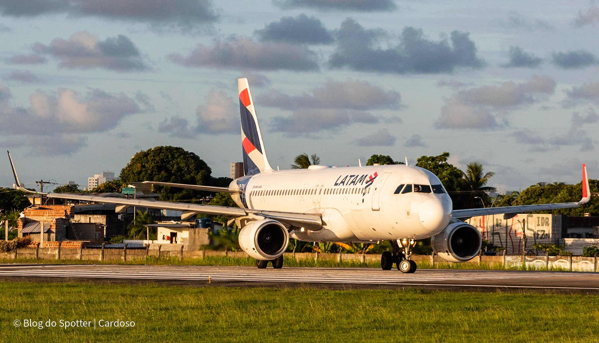 PR-TYA - Airbus A320-214 - LATAM Airlines