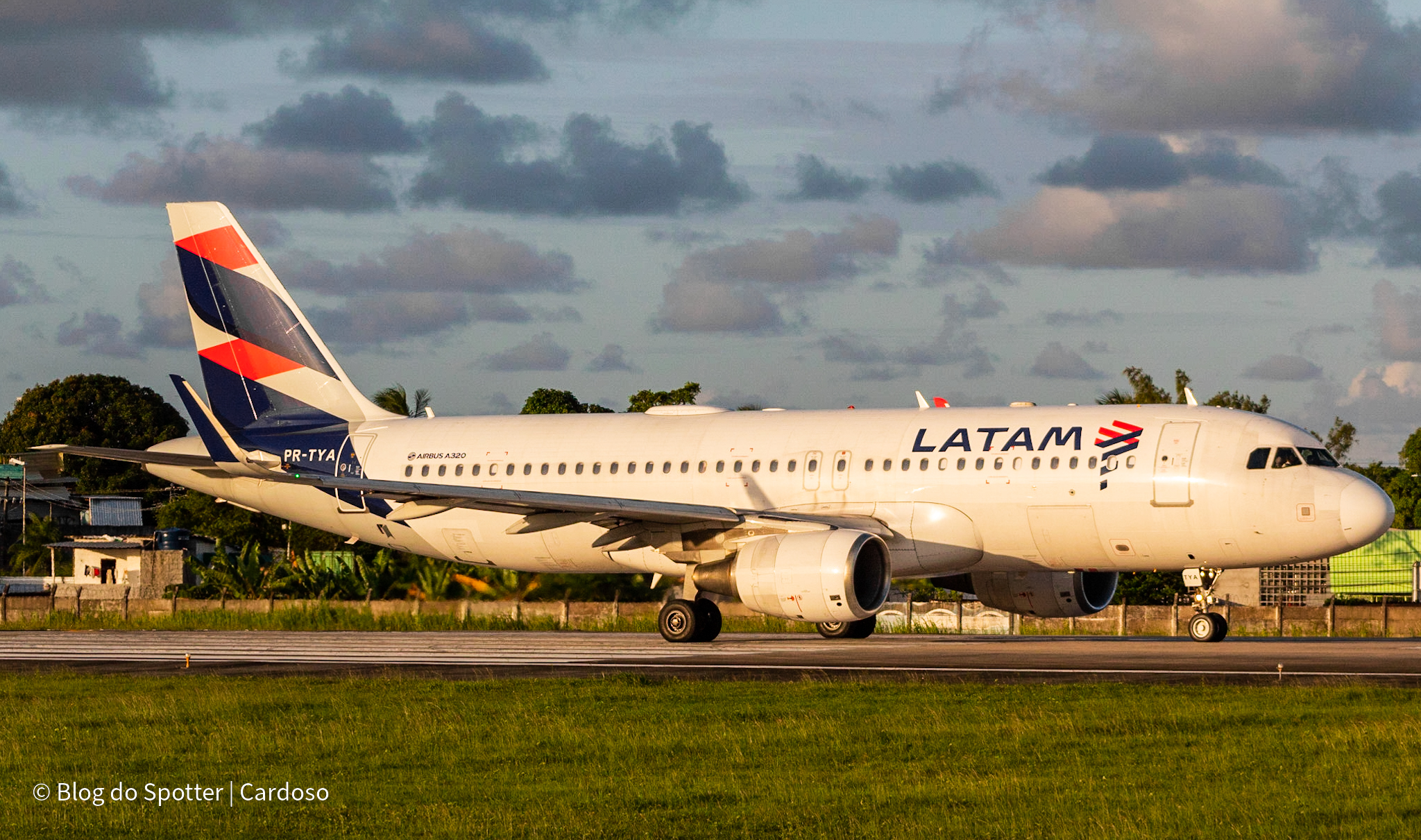 PR-TYA - Airbus A320-214 - LATAM Airlines