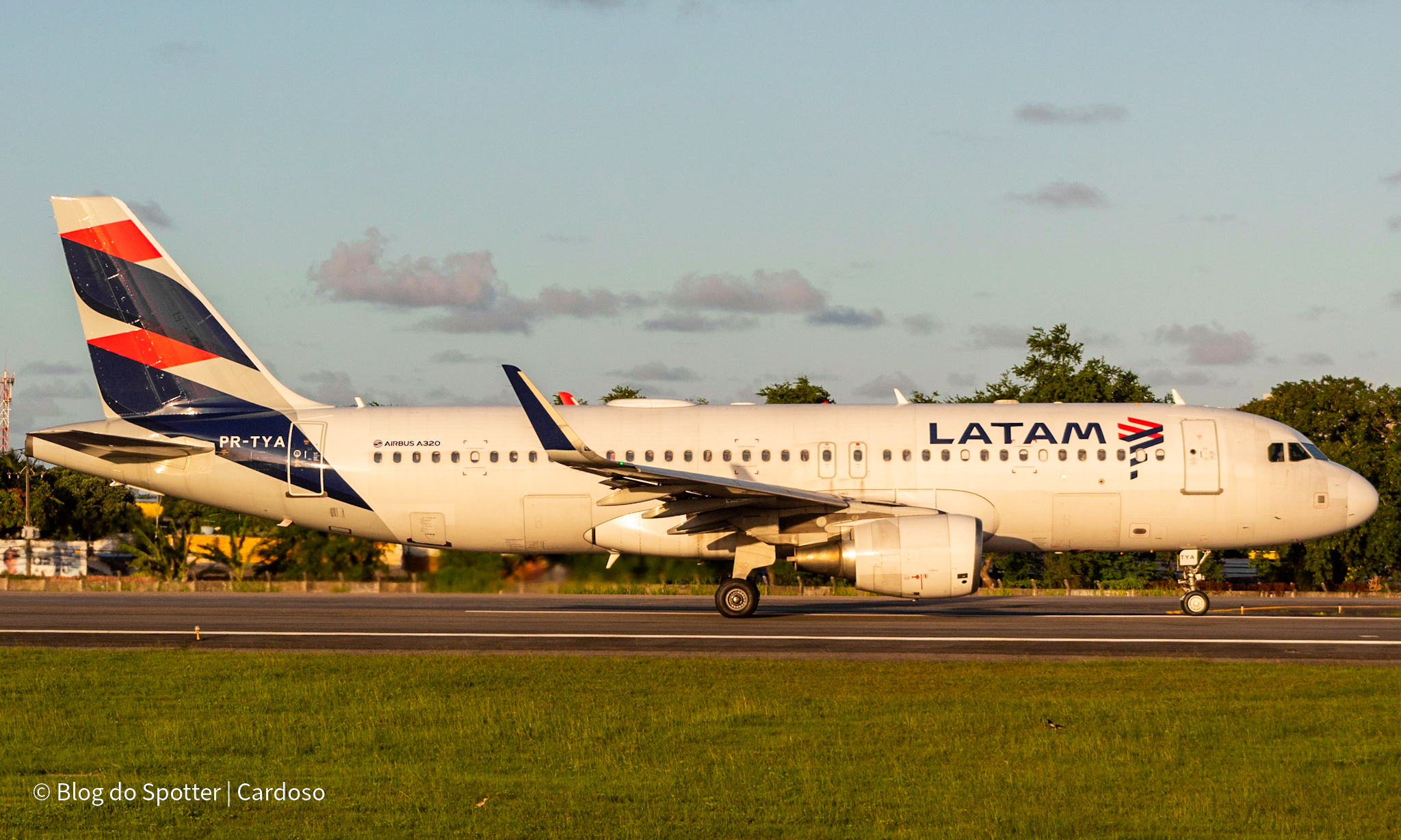 PR-TYA - Airbus A320-214 - LATAM Airlines