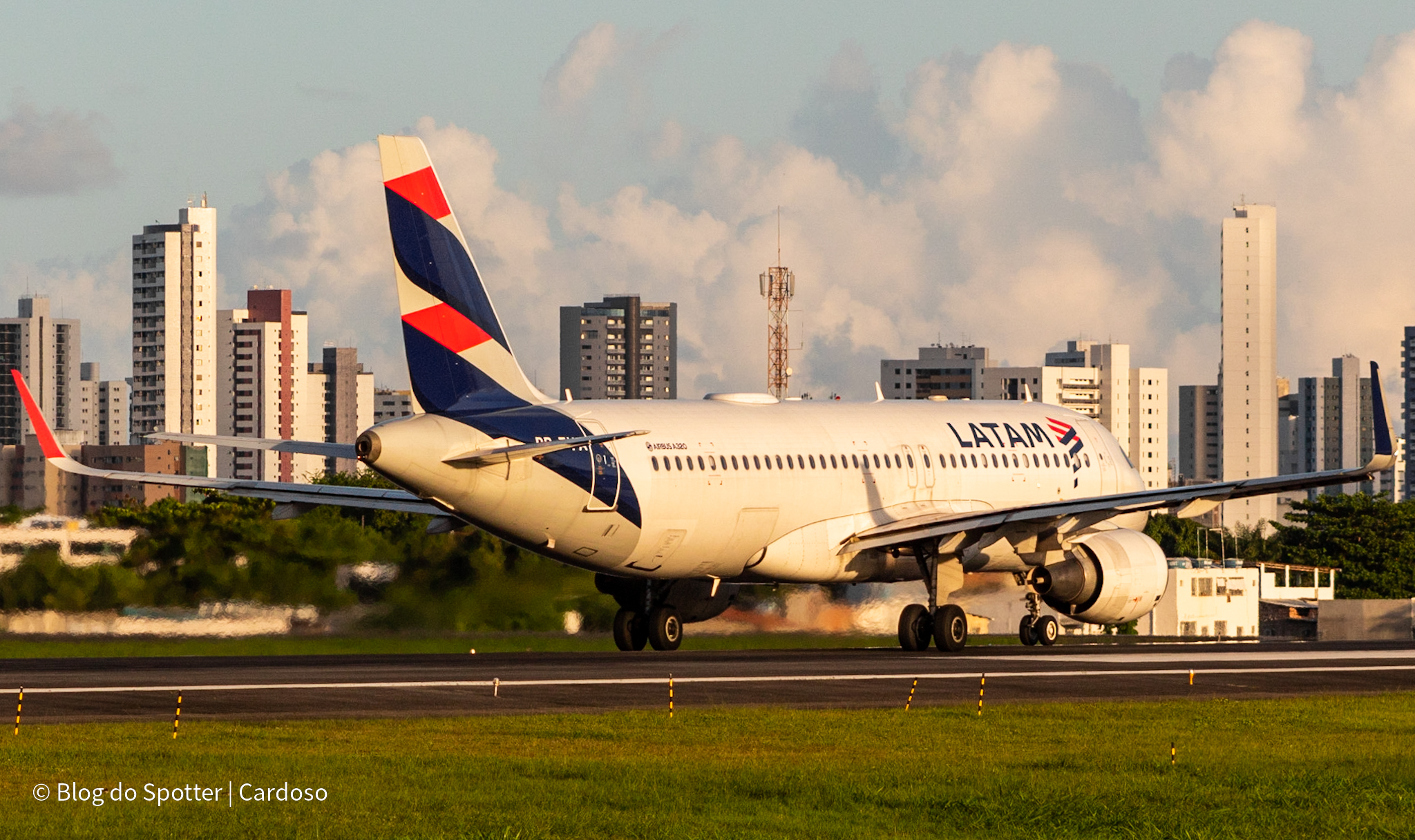 PR-TYA - Airbus A320-214 - LATAM Airlines