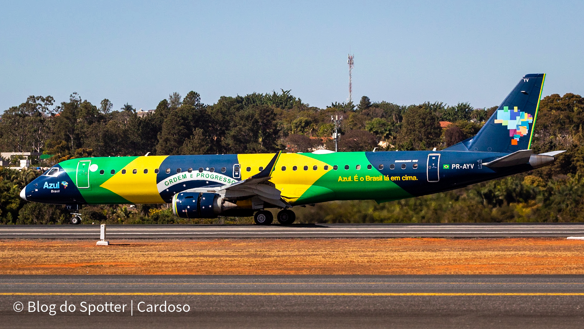 PR-AYV – Embraer 195 – Bandeirinha da Azul Linhas Aéreas