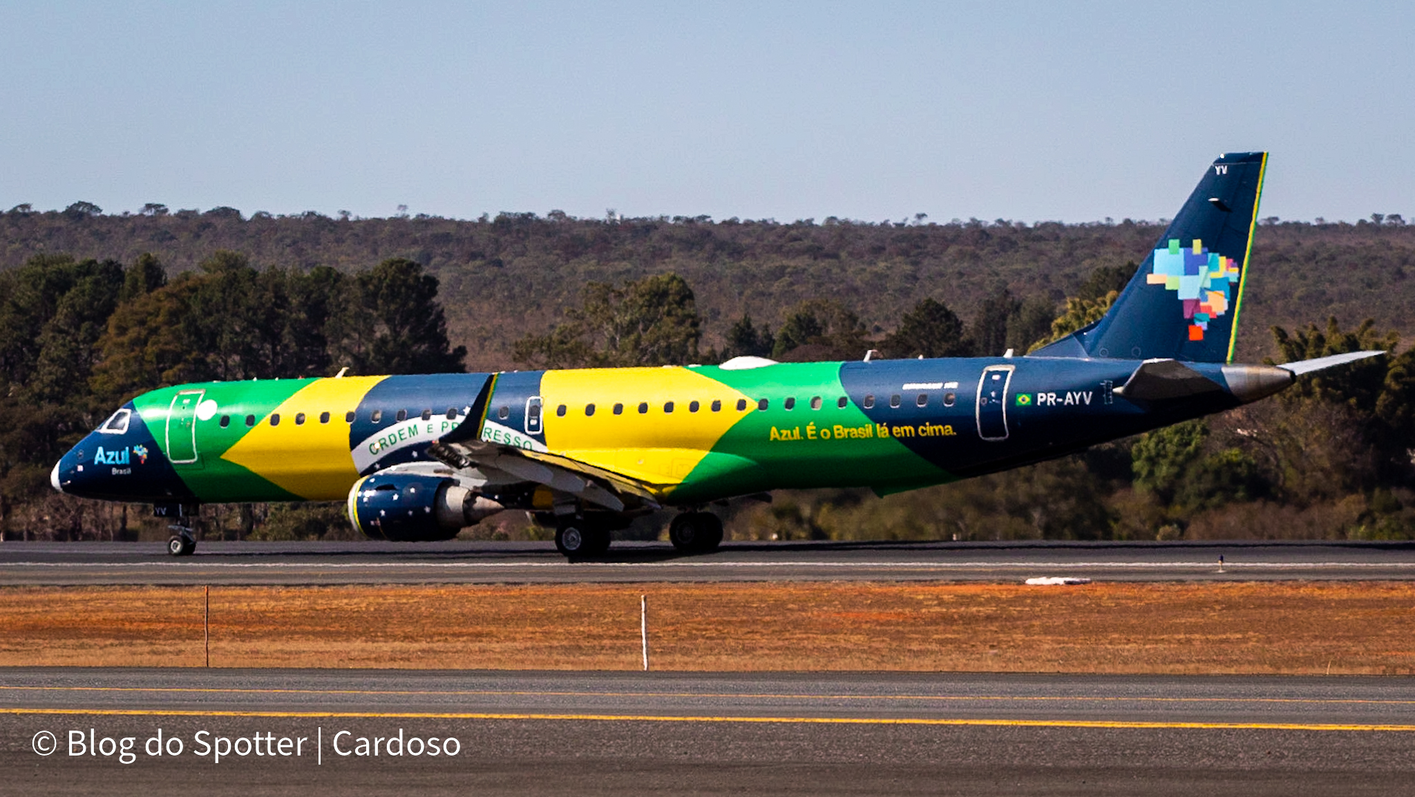 PR-AYV – Embraer 195 – Bandeirinha da Azul Linhas Aéreas