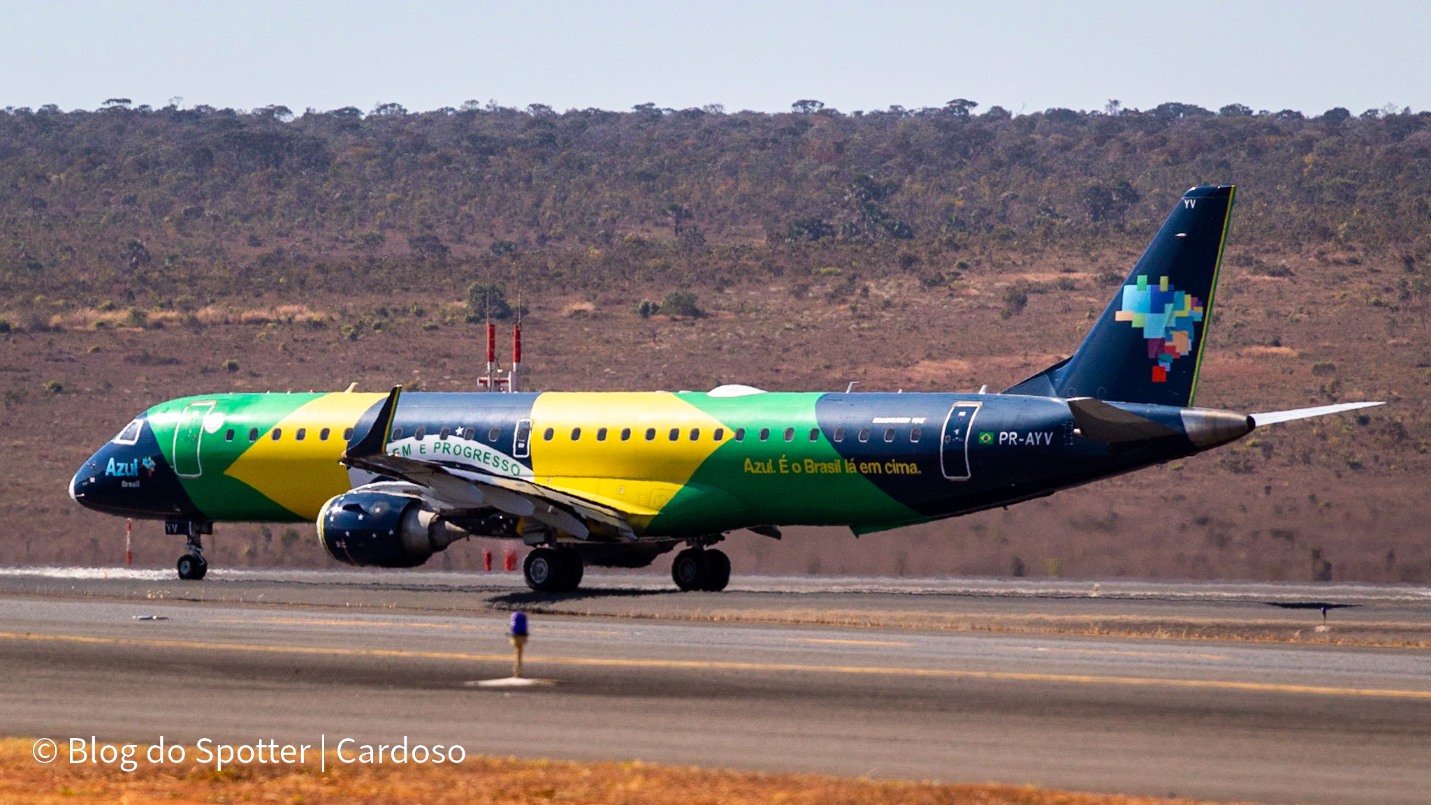 PR-AYV – Embraer 195 – Bandeirinha da Azul Linhas Aéreas