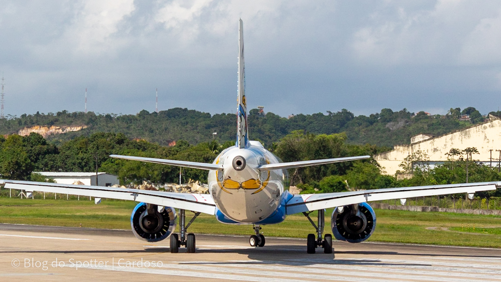 PR-YSI - Pato Donald Nas Nuvens - Airbus A320 NEO AZUL