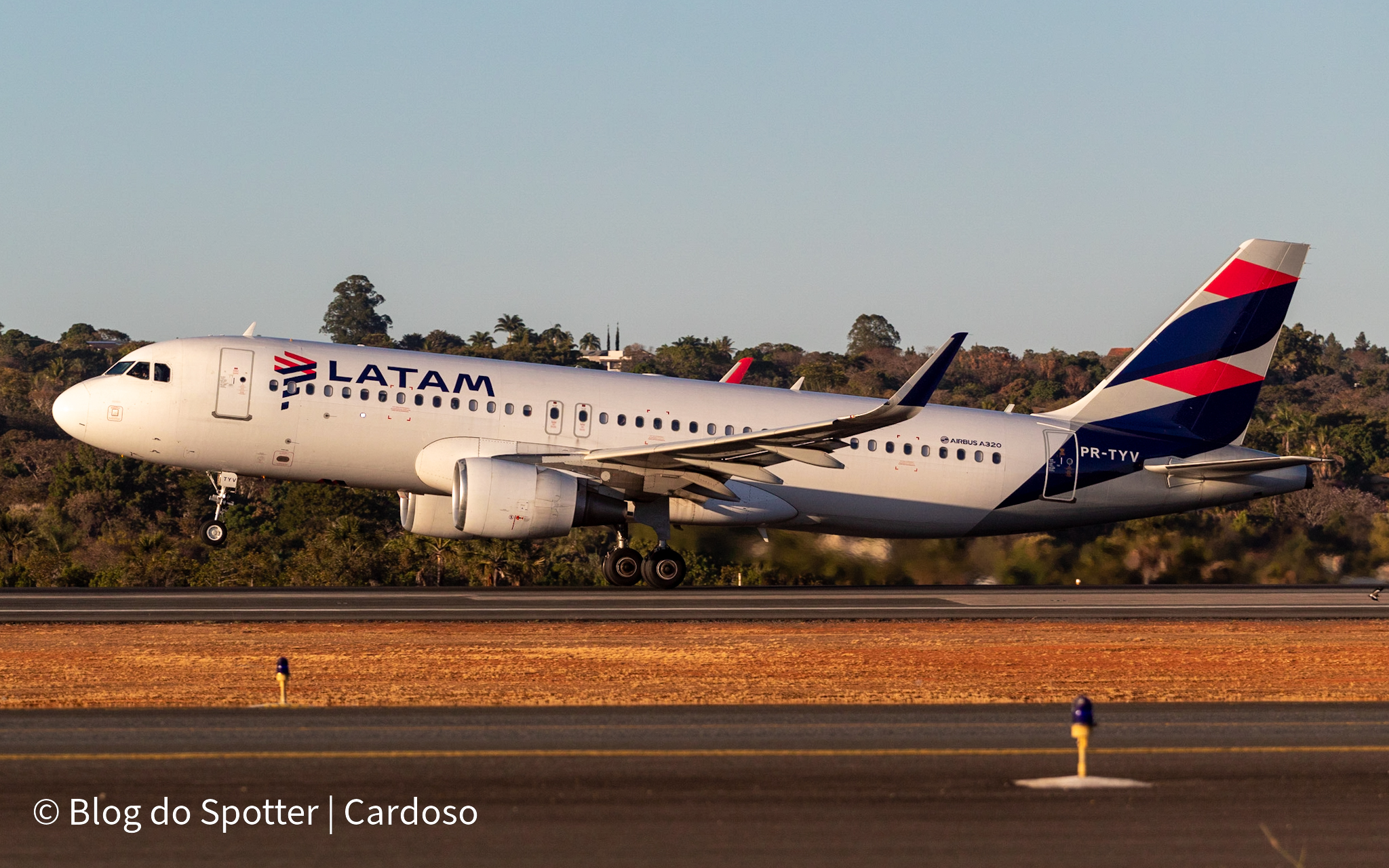 PR-TYV - Airbus A320-214 - LATAM Airlines