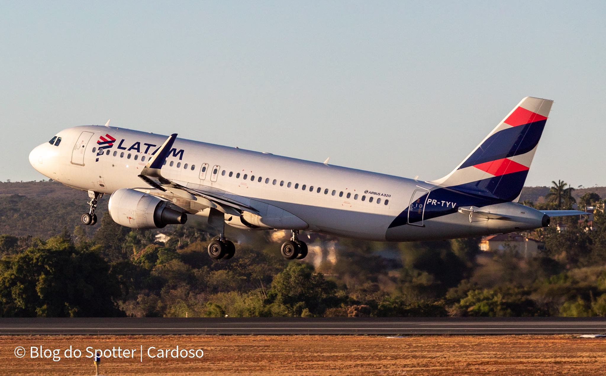 PR-TYV - Airbus A320-214 - LATAM Airlines