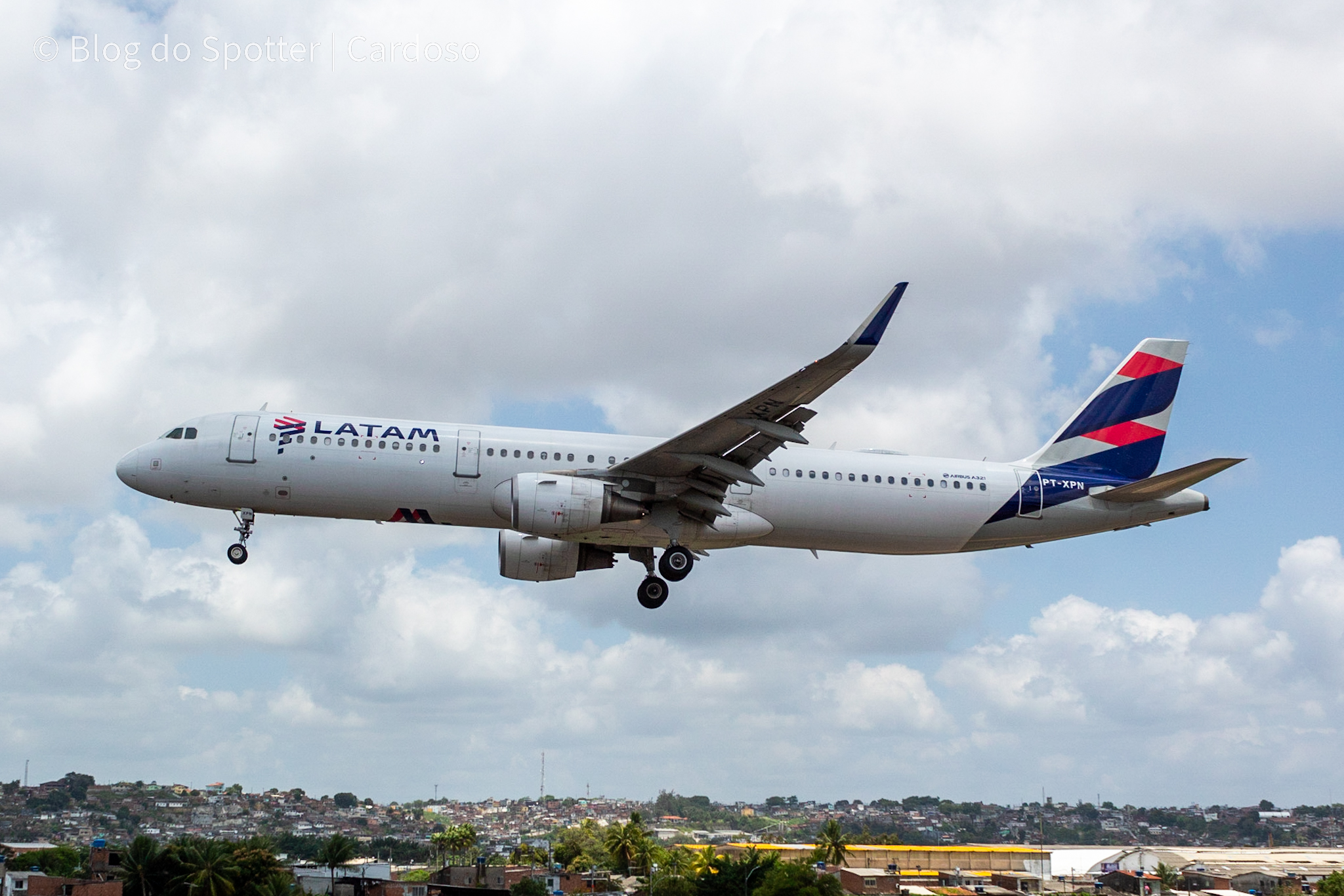 PT-XPN - Airbus A321-211 - LATAM Airlines