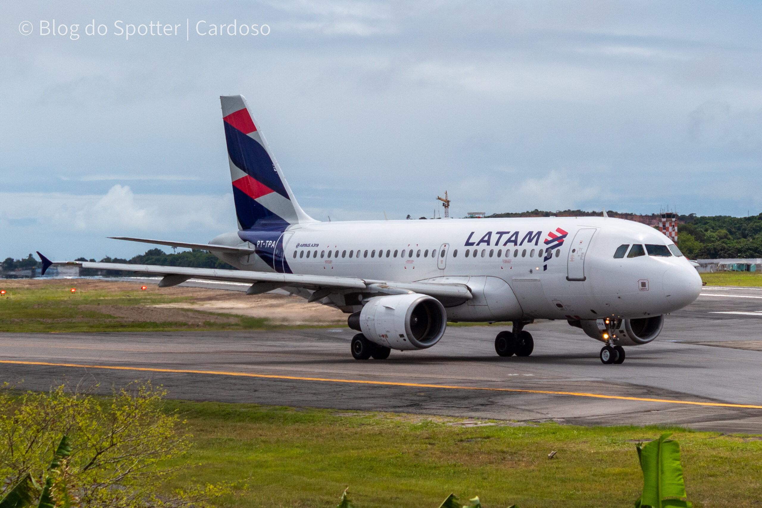 PT-TPB LATAM Airlines Brasil Airbus A319-112 Photo by Antônio