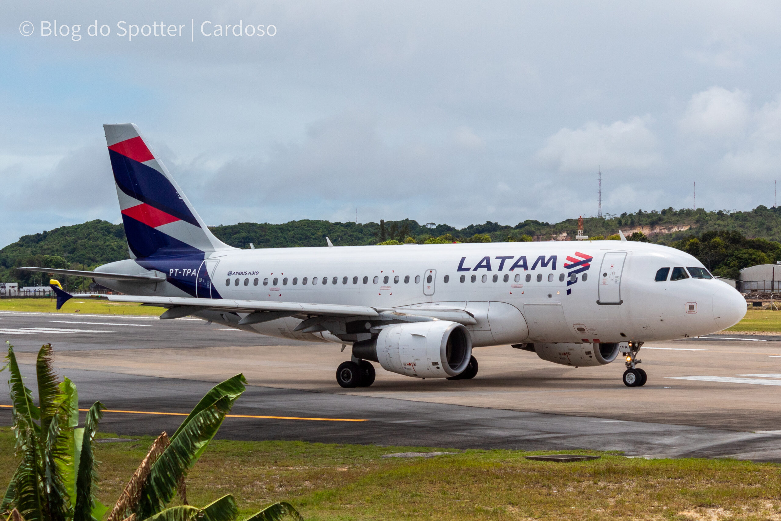 PT-TPB LATAM Airlines Brasil Airbus A319-112 Photo by Antônio