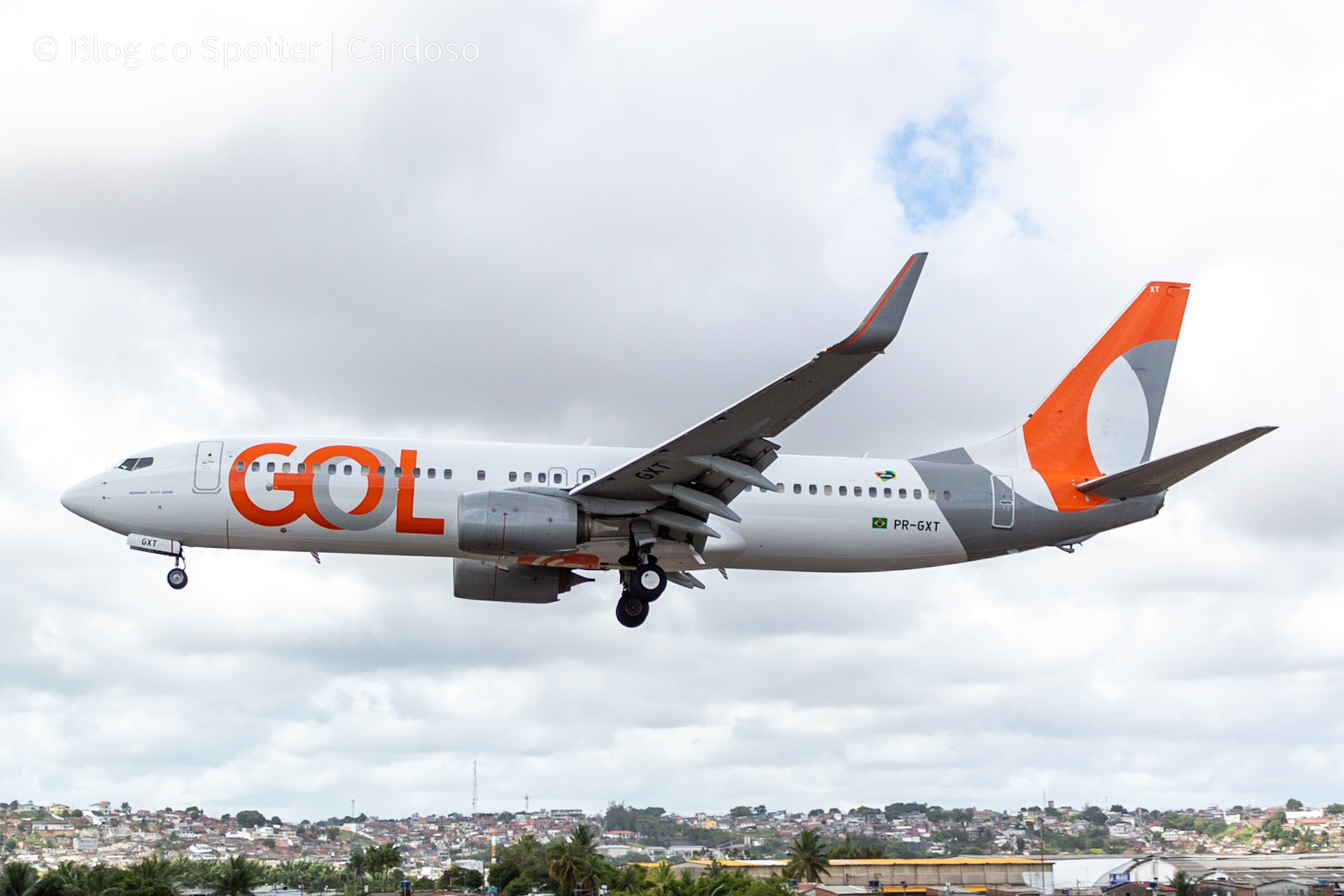 PR-GXT- Boeing 737-8EH – GOL Linhas Aéreas