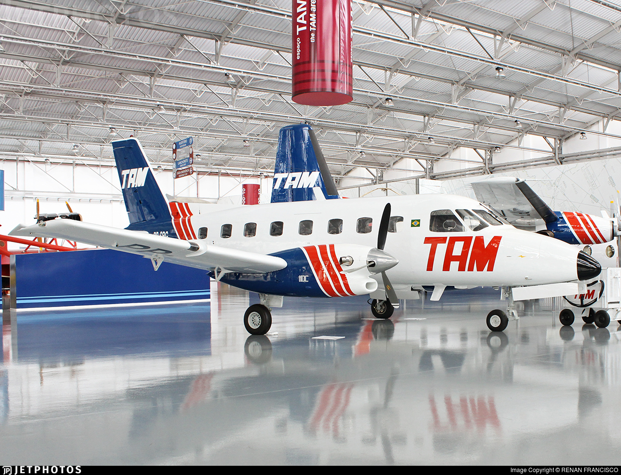 Museu da TAM será reaberto após 7 anos - Embraer EMB-110 Bandeirante - PP-SBG