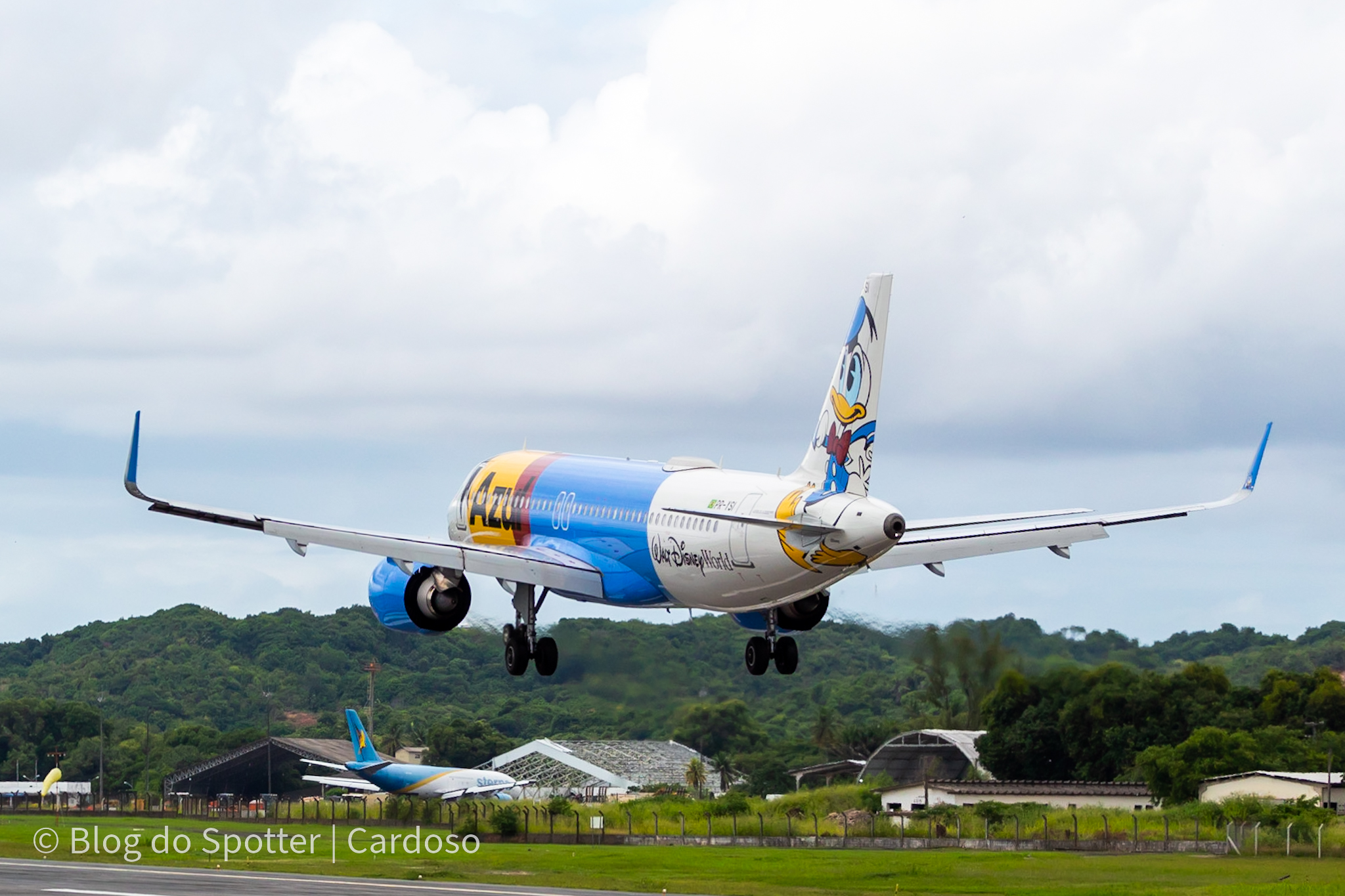 PR-YSI - Pato Donald Nas Nuvens - Airbus A320 NEO AZUL