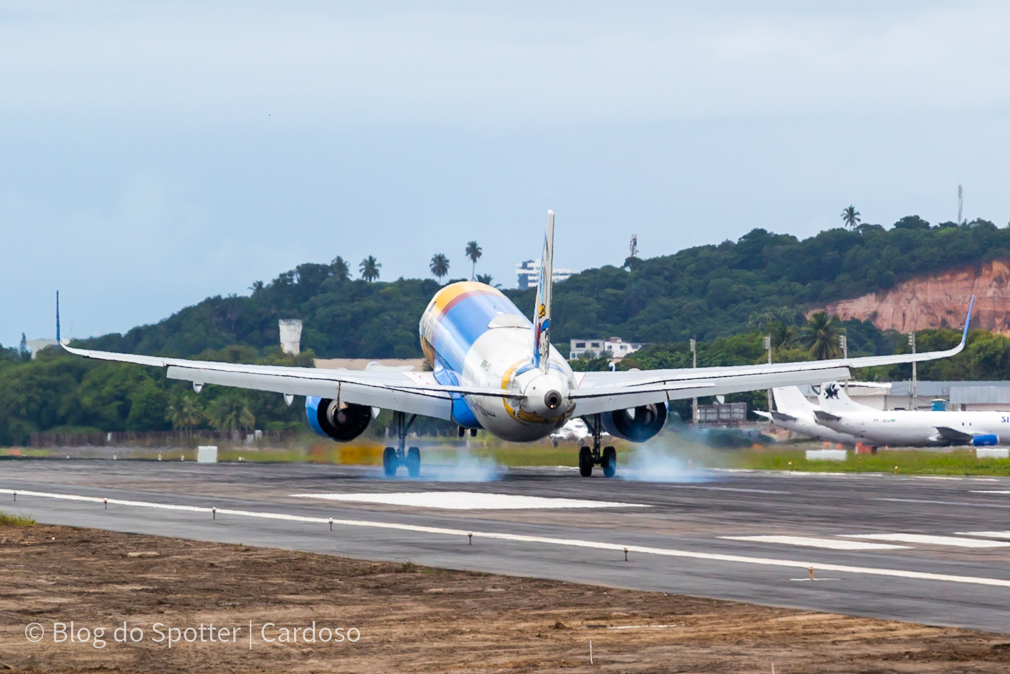 PR-YSI - Pato Donald Nas Nuvens - Airbus A320 NEO AZUL