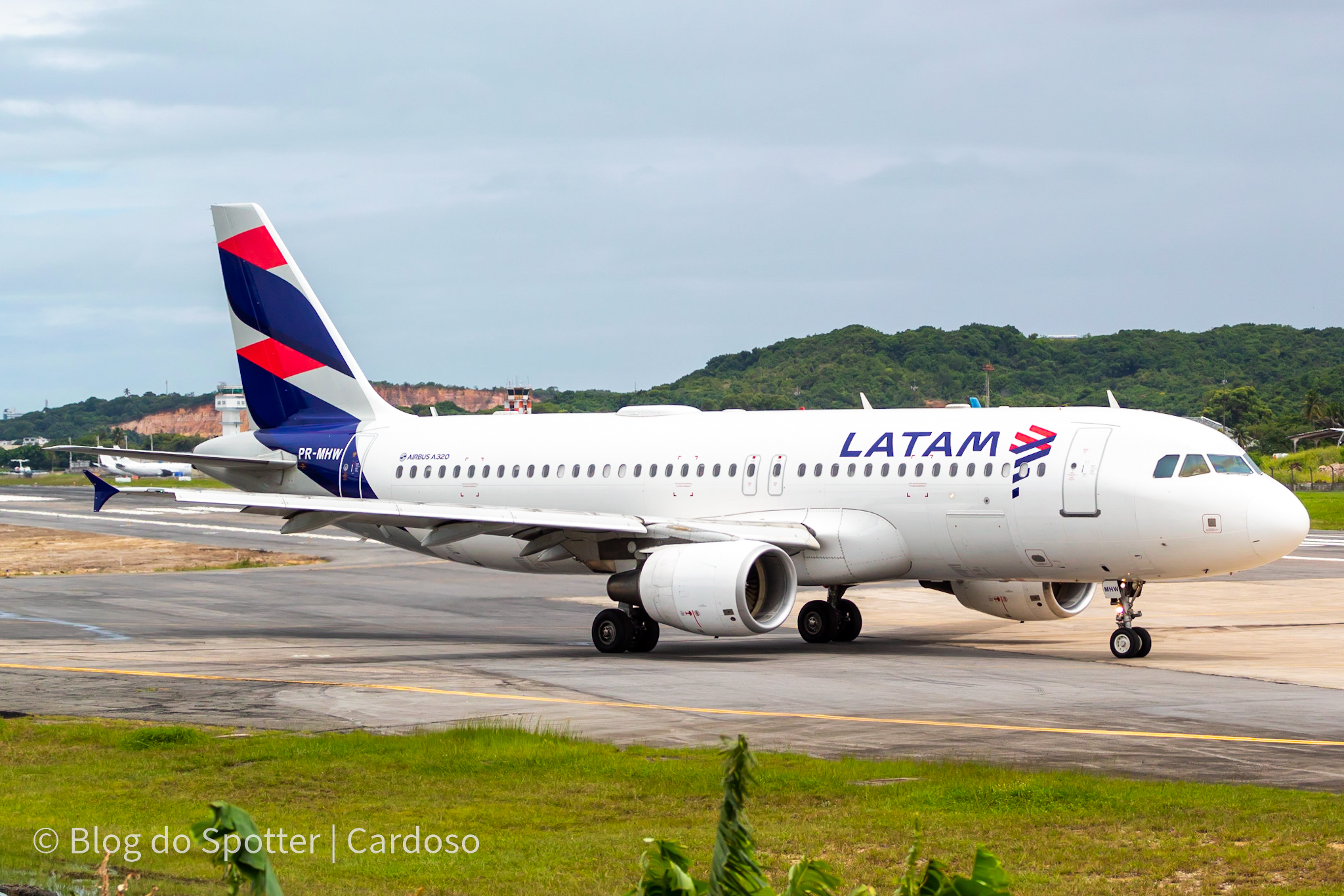 PR-MHW – Airbus A320-214 – LATAM Airlines