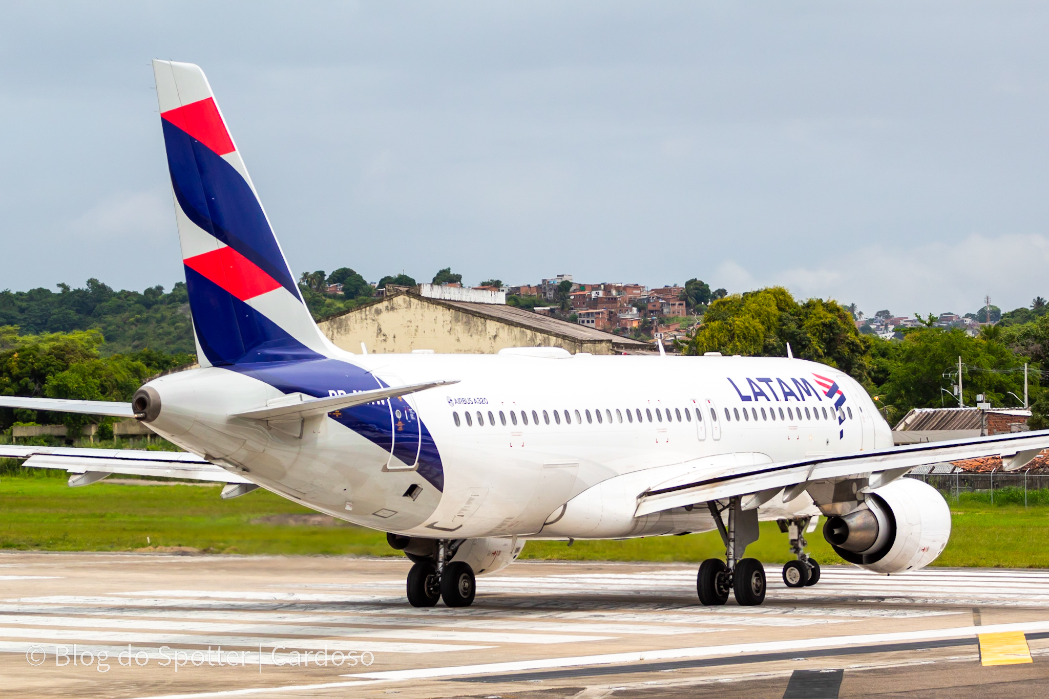 PR-HHW - Airbus A320-214 - LATAM Airlines