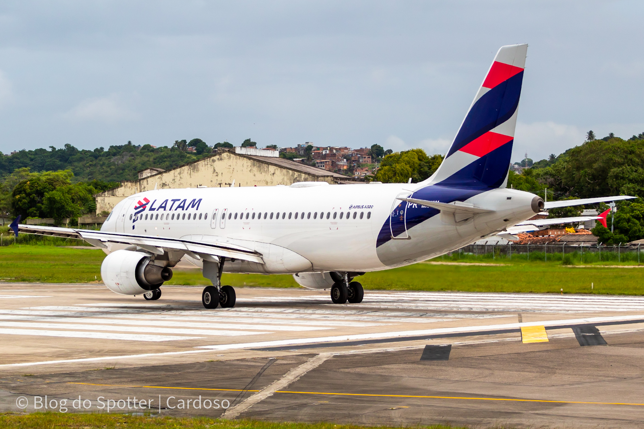 PR-HHW - Airbus A320-214 - LATAM Airlines