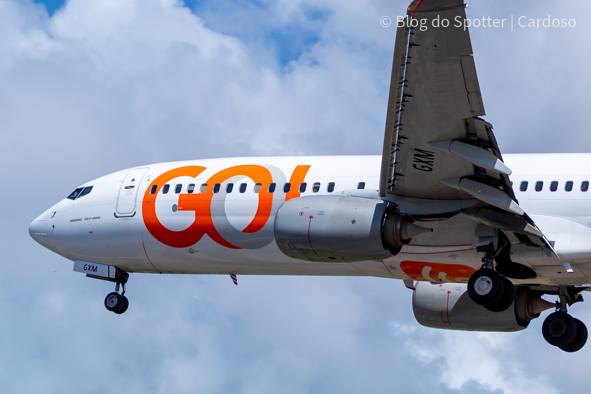 PR-GXM - Boeing 737-8EH - GOL Nova Pintura