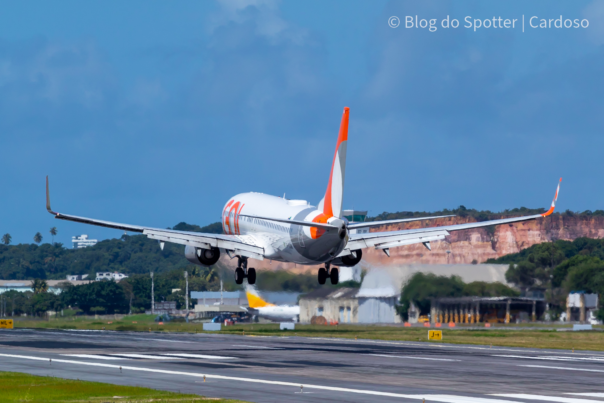 PR-GXM - Boeing 737-8EH - GOL Nova Pintura