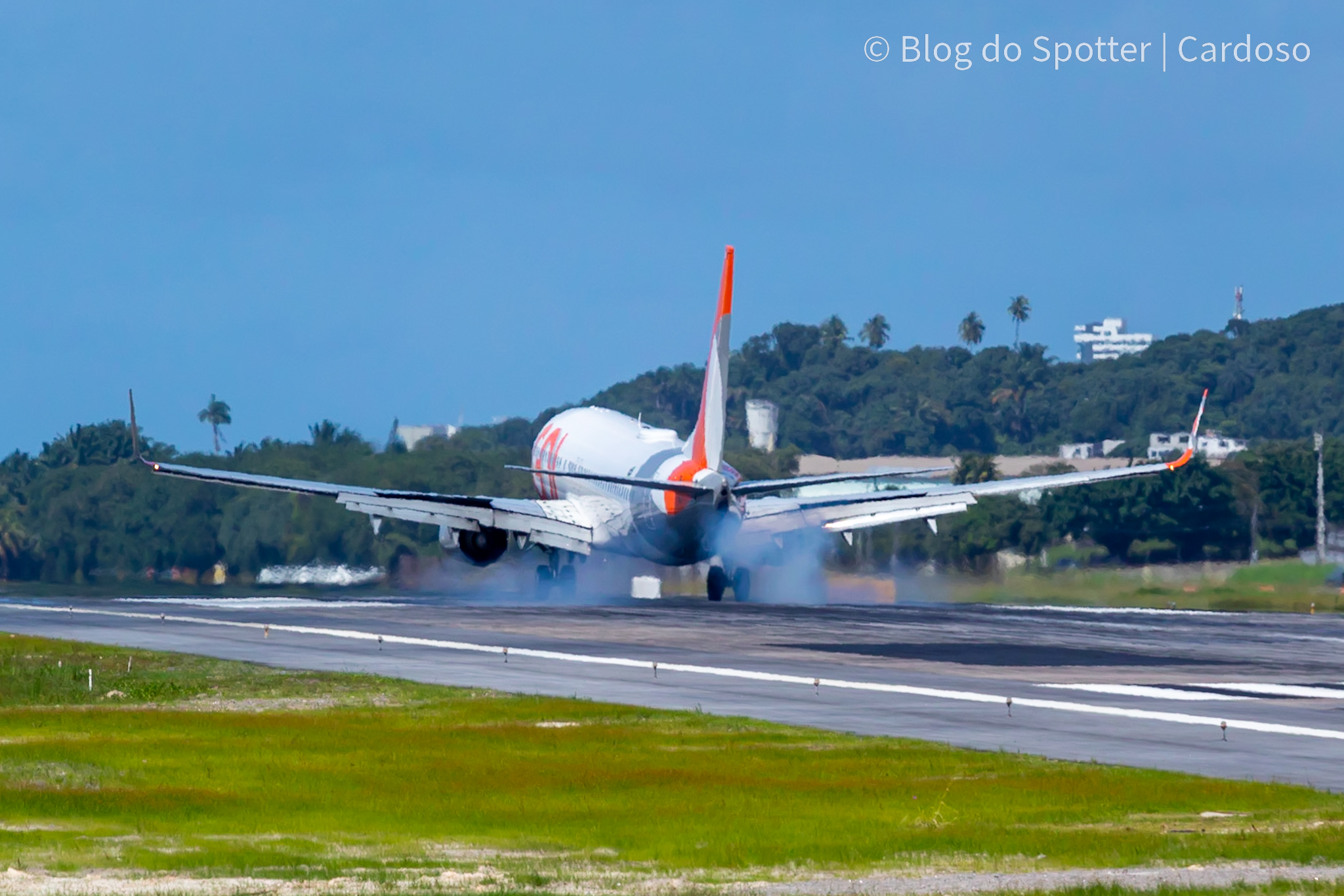 PR-GXM - Boeing 737-8EH - GOL Nova Pintura