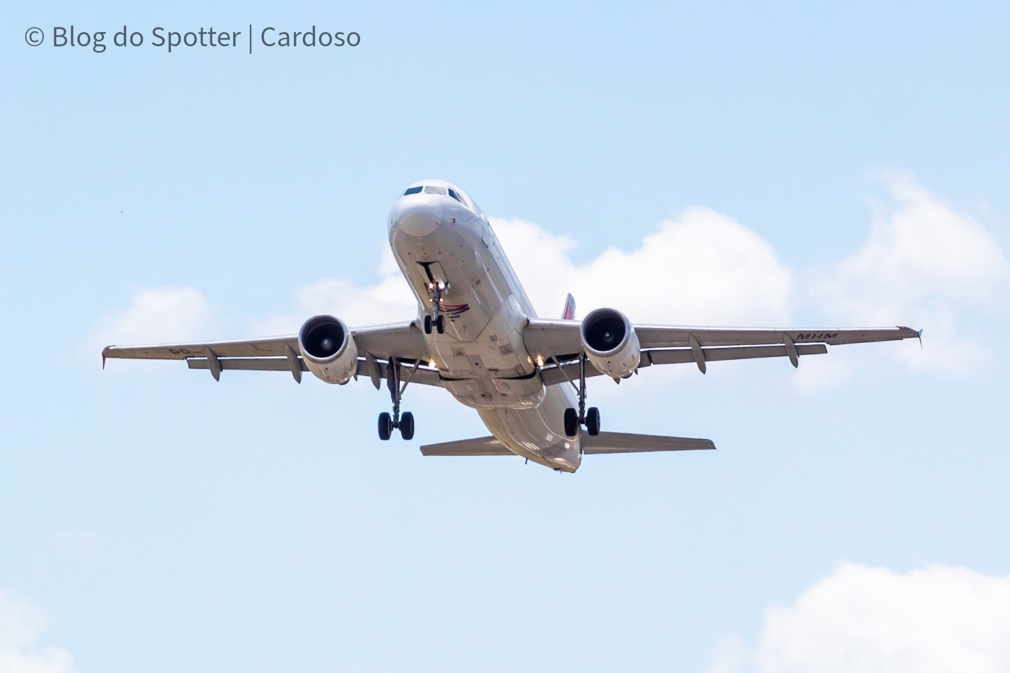 PR-MHM - Airbus A320-214 - LATAM Airlines