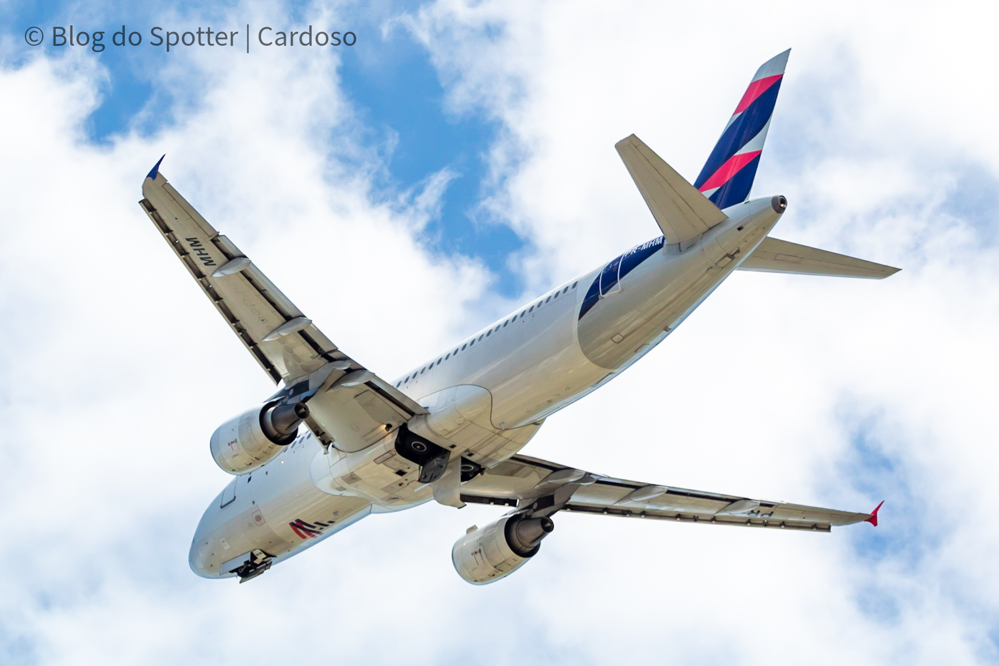 PR-MHM - Airbus A320-214 - LATAM Airlines