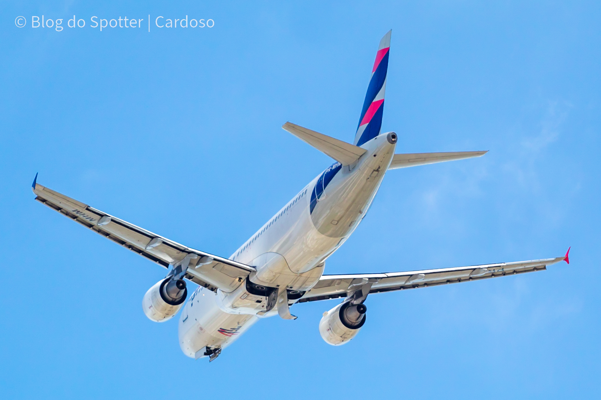 PR-MHM - Airbus A320-214 - LATAM Airlines